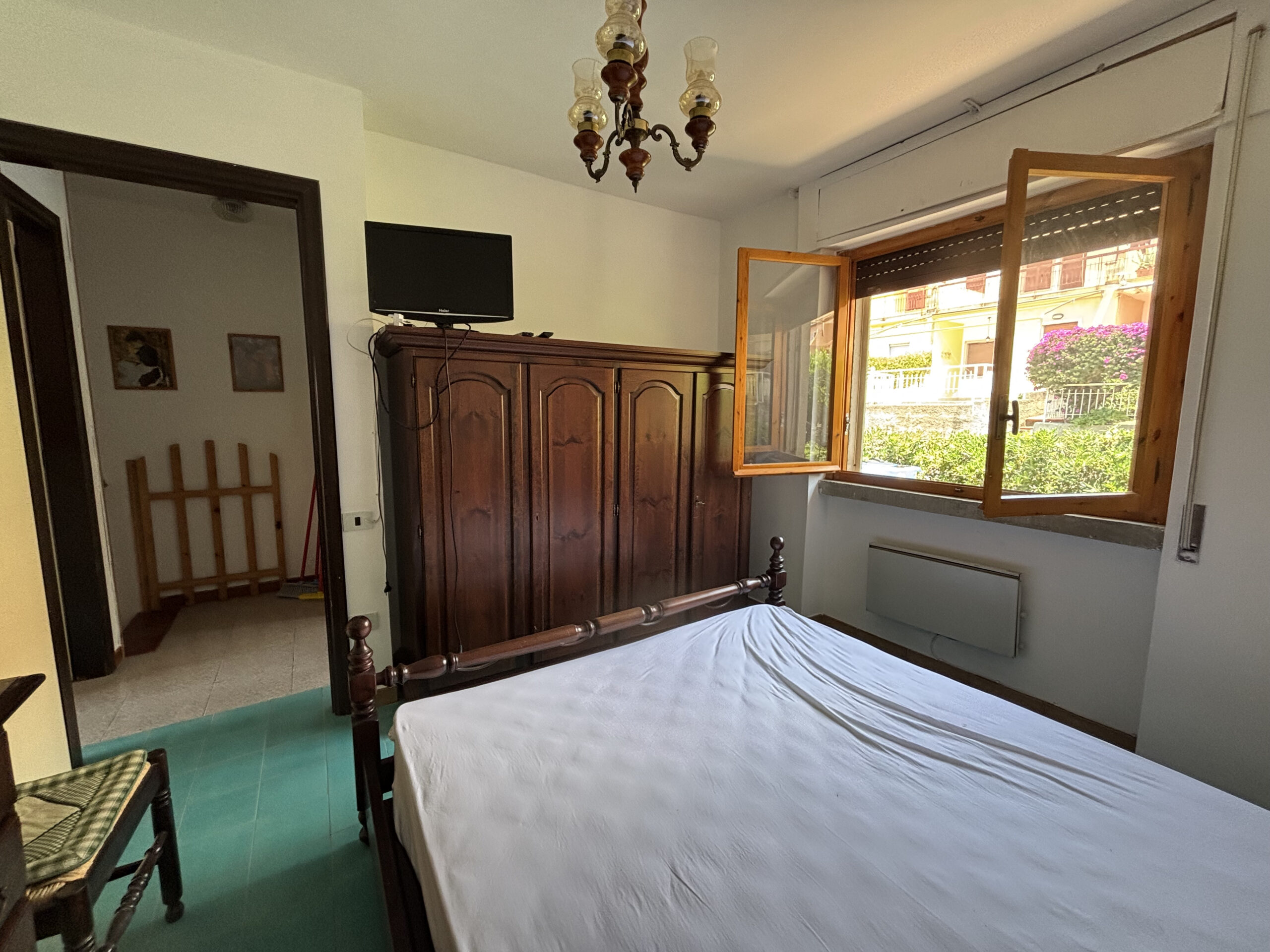 Segmented Villa 120m² - Terme Luigiane, Close to the Sea, Panoramic Terrace and Two Gardens.