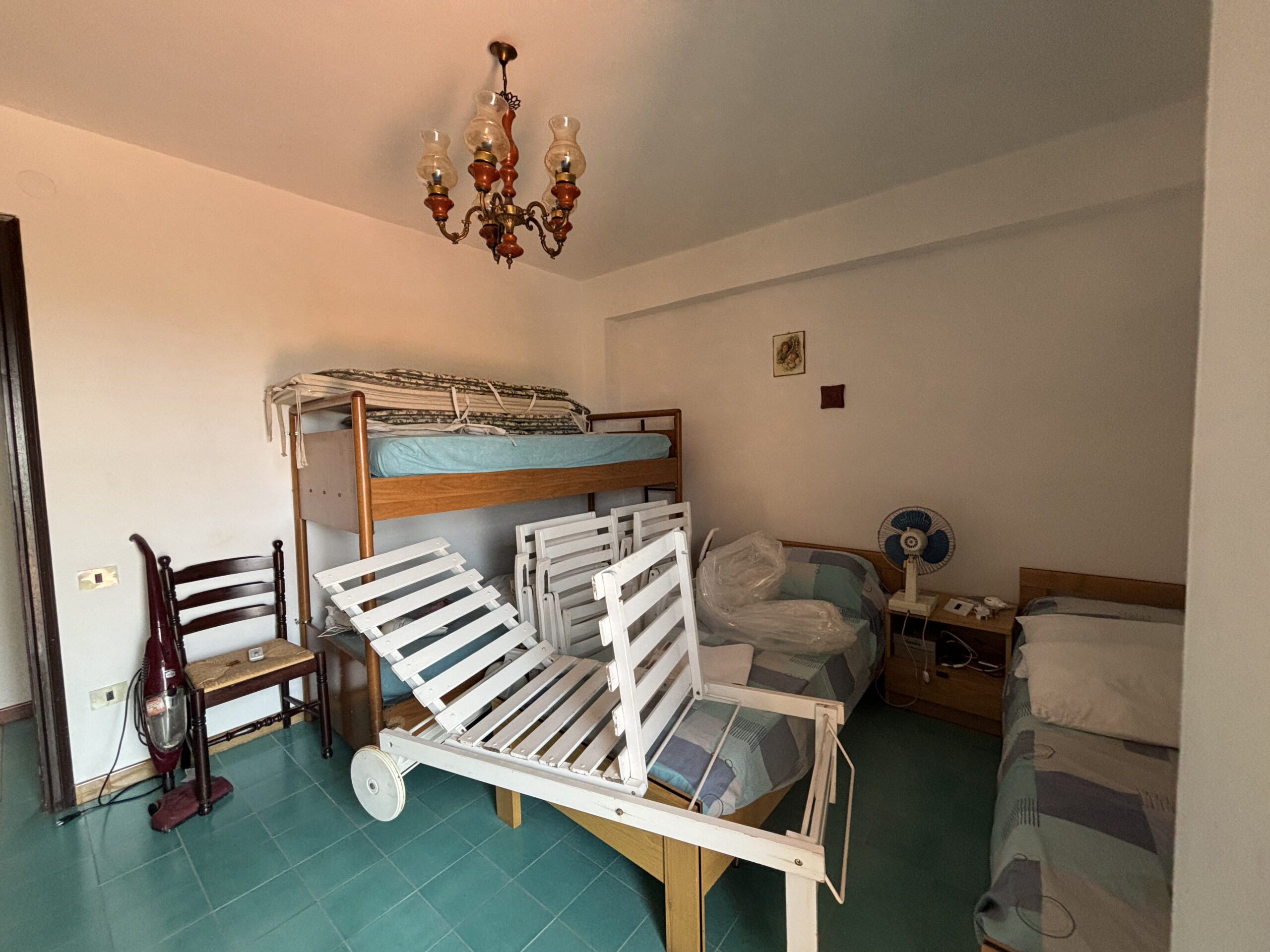 Segmented Villa 120m² - Terme Luigiane, Close to the Sea, Panoramic Terrace and Two Gardens.