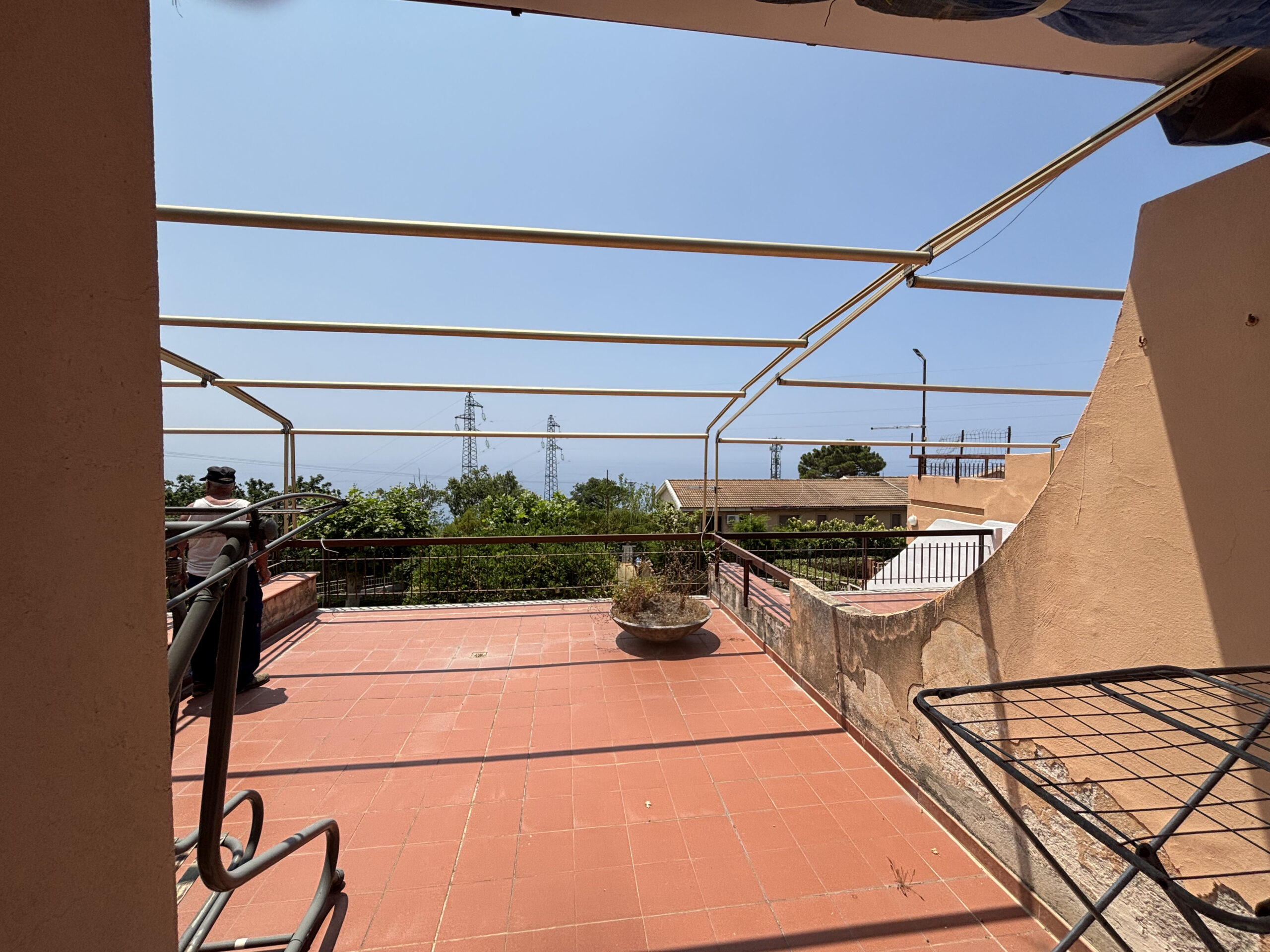 Segmented Villa 120m² - Terme Luigiane, Close to the Sea, Panoramic Terrace and Two Gardens.