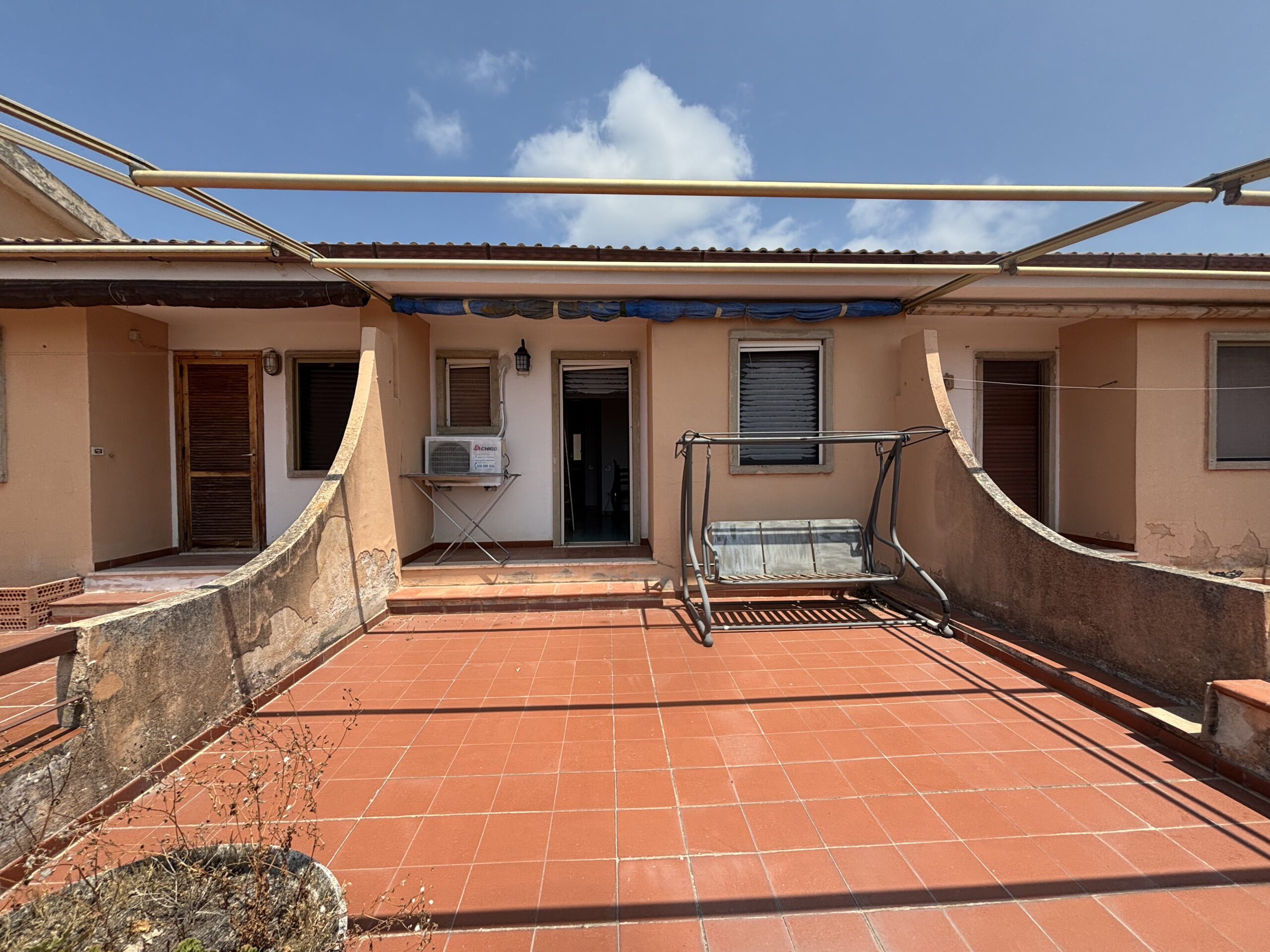 Segmented Villa 120m² - Terme Luigiane, Close to the Sea, Panoramic Terrace and Two Gardens.