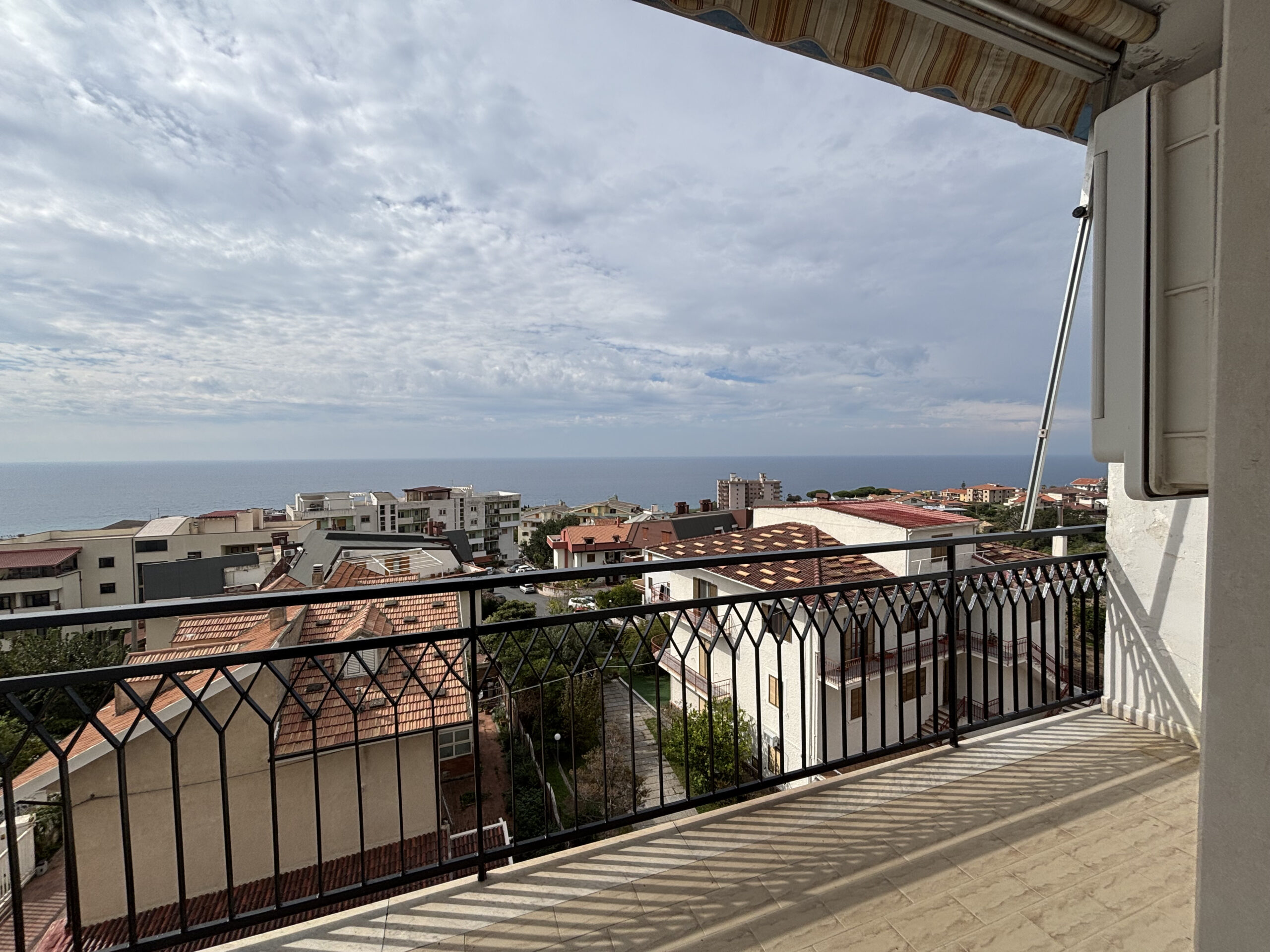 Luxurious Paola Centre Apartment - Attic (Sottotetto) for Adaptation, Balconies and Private Garage.