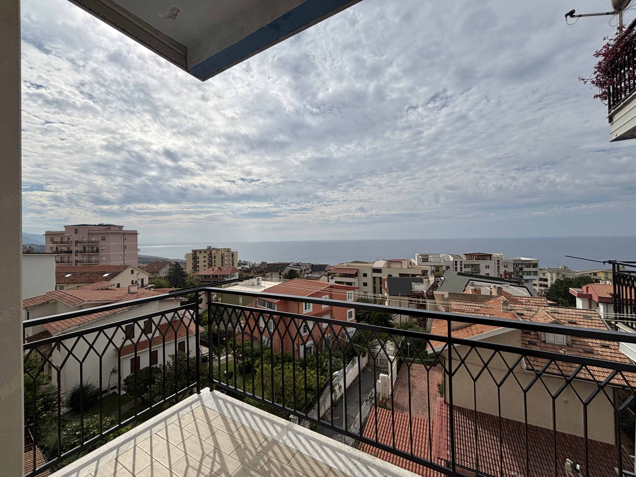 Luxurious Paola Centre Apartment - Attic (Sottotetto) for Adaptation, Balconies and Private Garage.