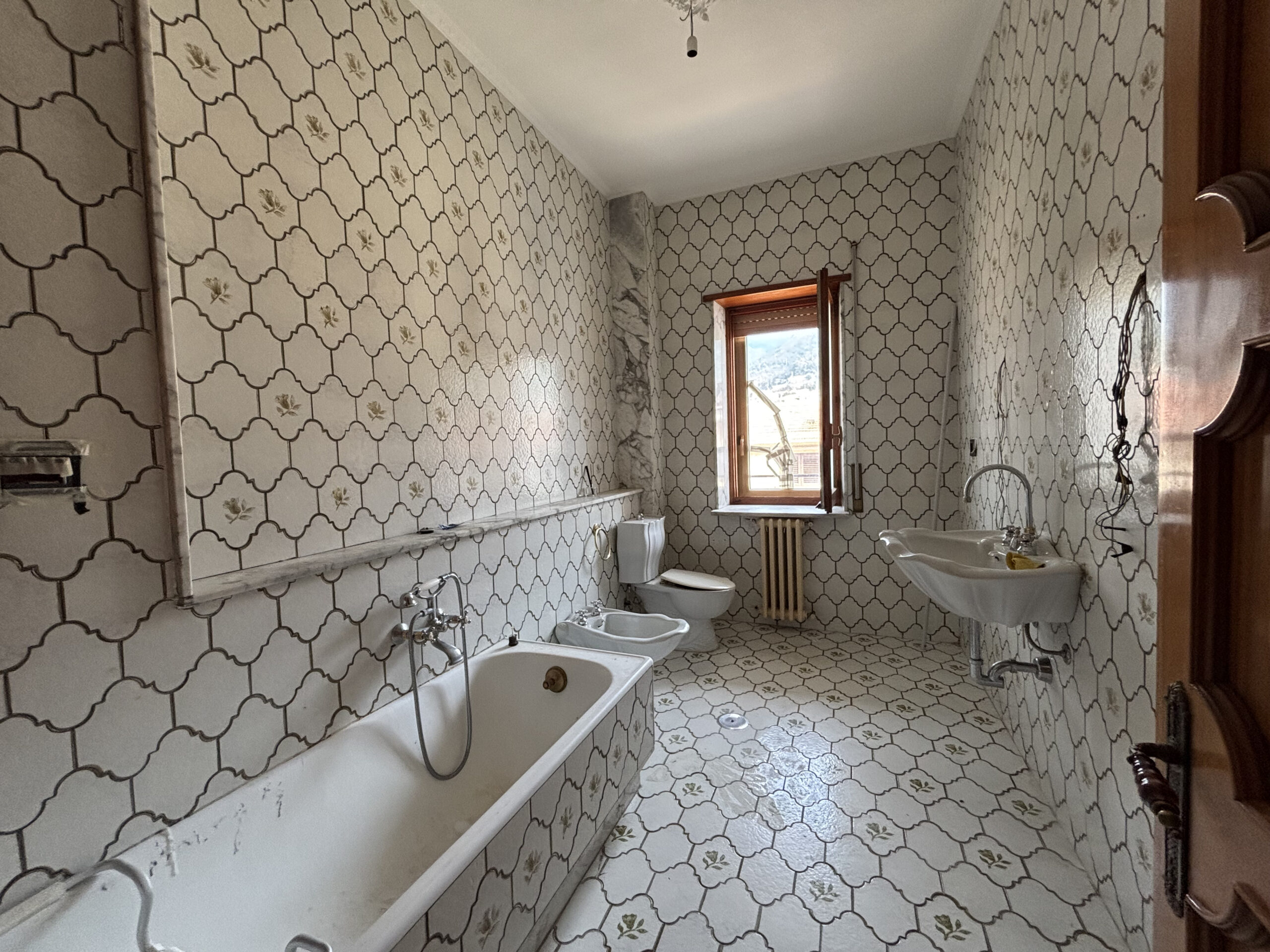 Luxurious Paola Centre Apartment - Attic (Sottotetto) for Adaptation, Balconies and Private Garage.