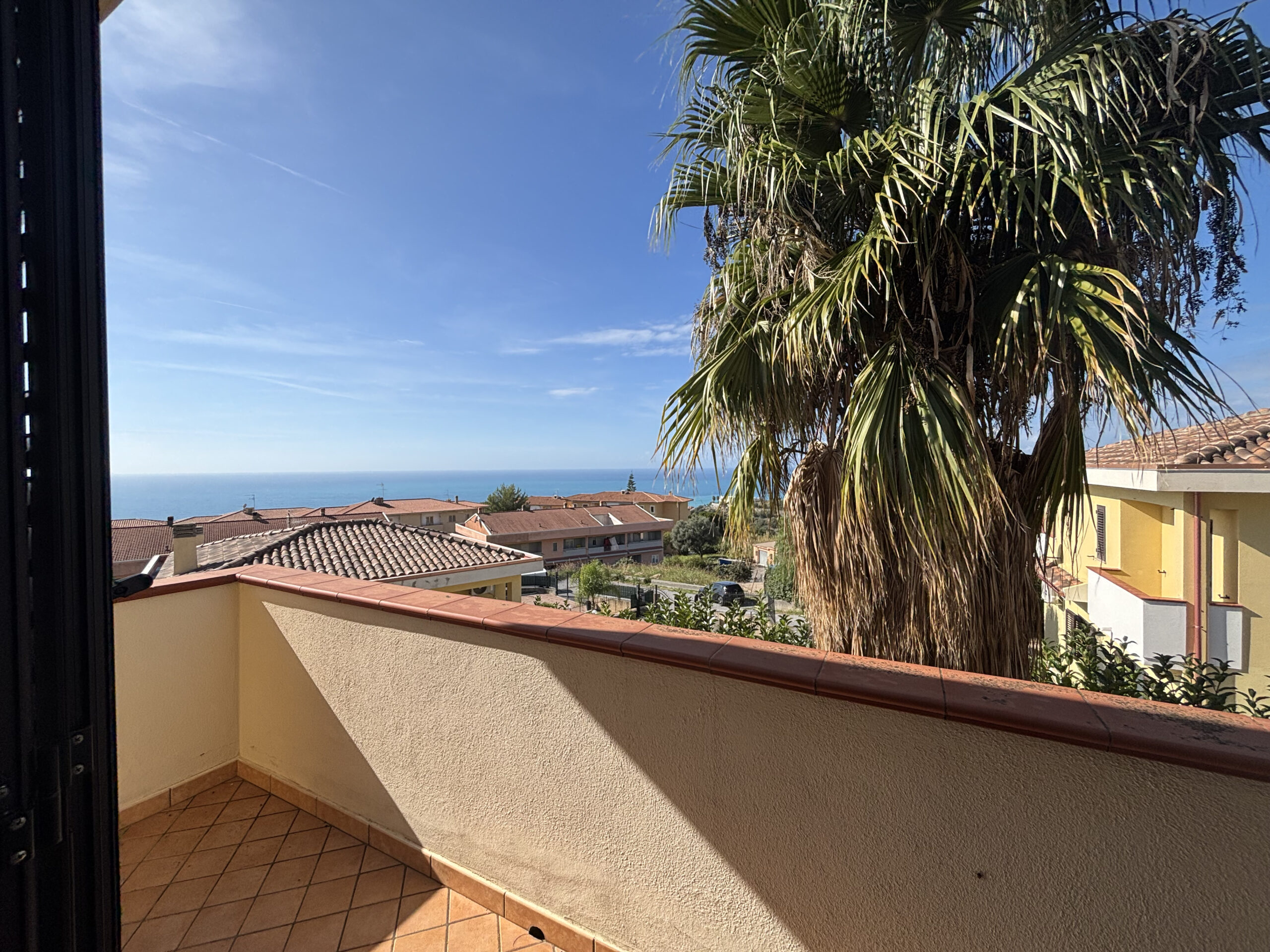 Villa with panoramic sea views in Diamante.