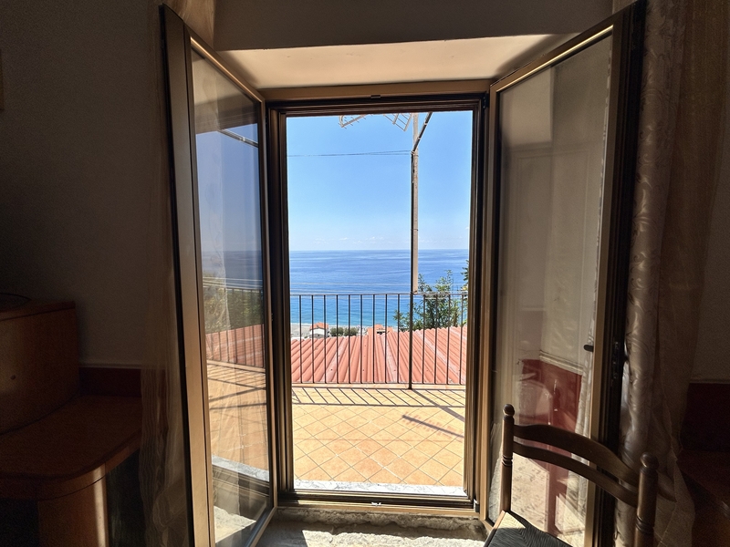 Home for Renovation Acquappesa Historic Centre - Sea View, 1km to the Beach, B&B Investment.