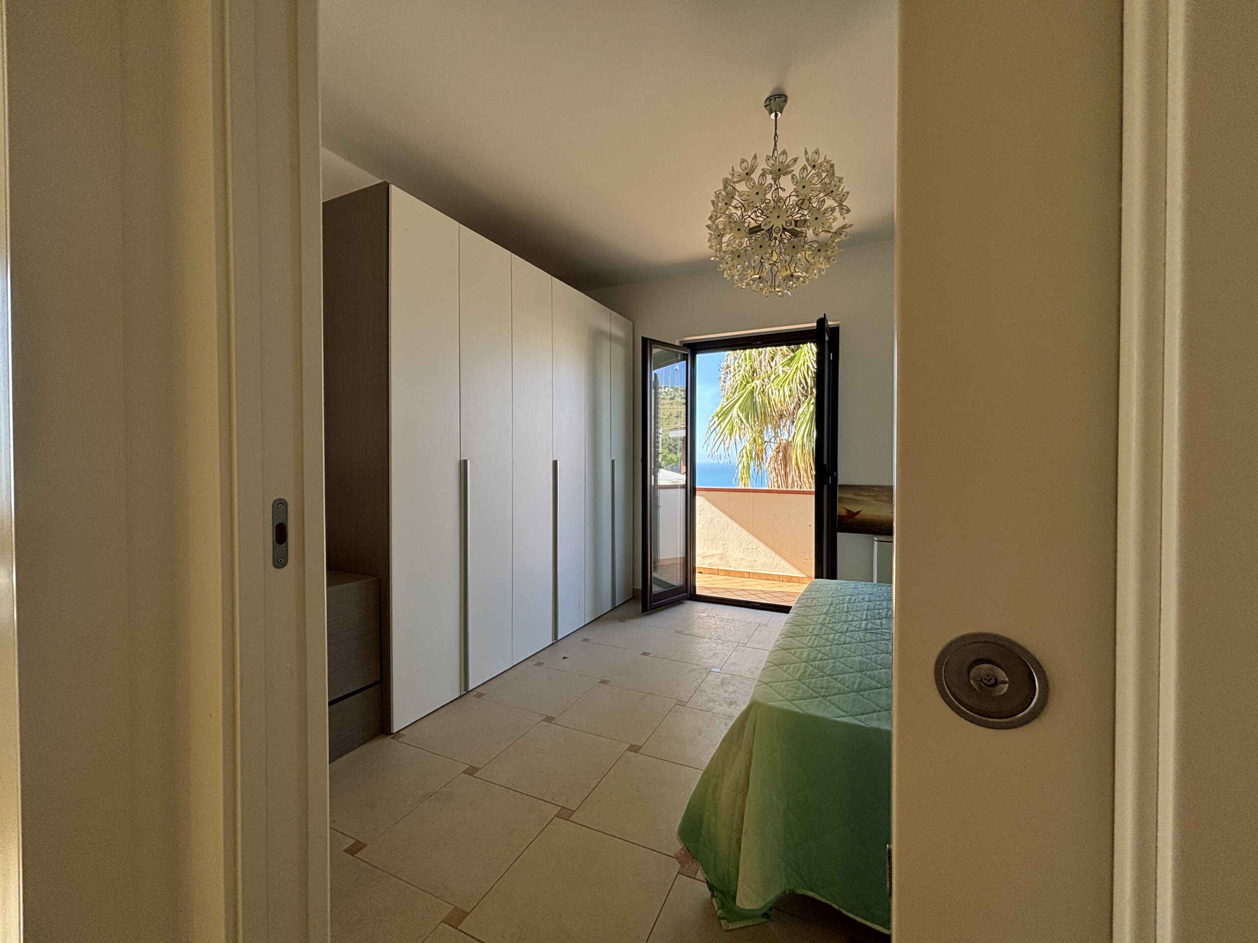 Villa with panoramic sea views in Diamante.