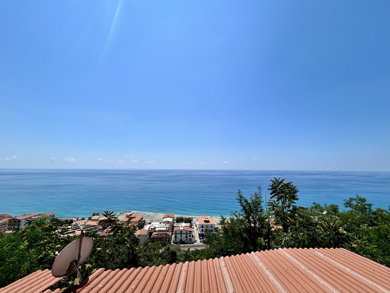 Home for Renovation Acquappesa Historic Centre - Sea View, 1km to the Beach, B&B Investment.