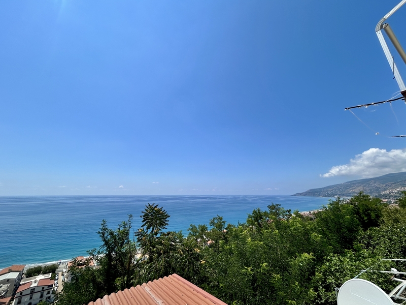 Home for Renovation Acquappesa Historic Centre - Sea View, 1km to the Beach, B&B Investment.