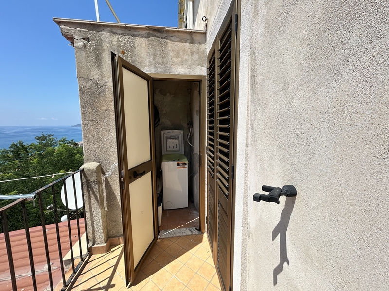 Home for Renovation Acquappesa Historic Centre - Sea View, 1km to the Beach, B&B Investment.