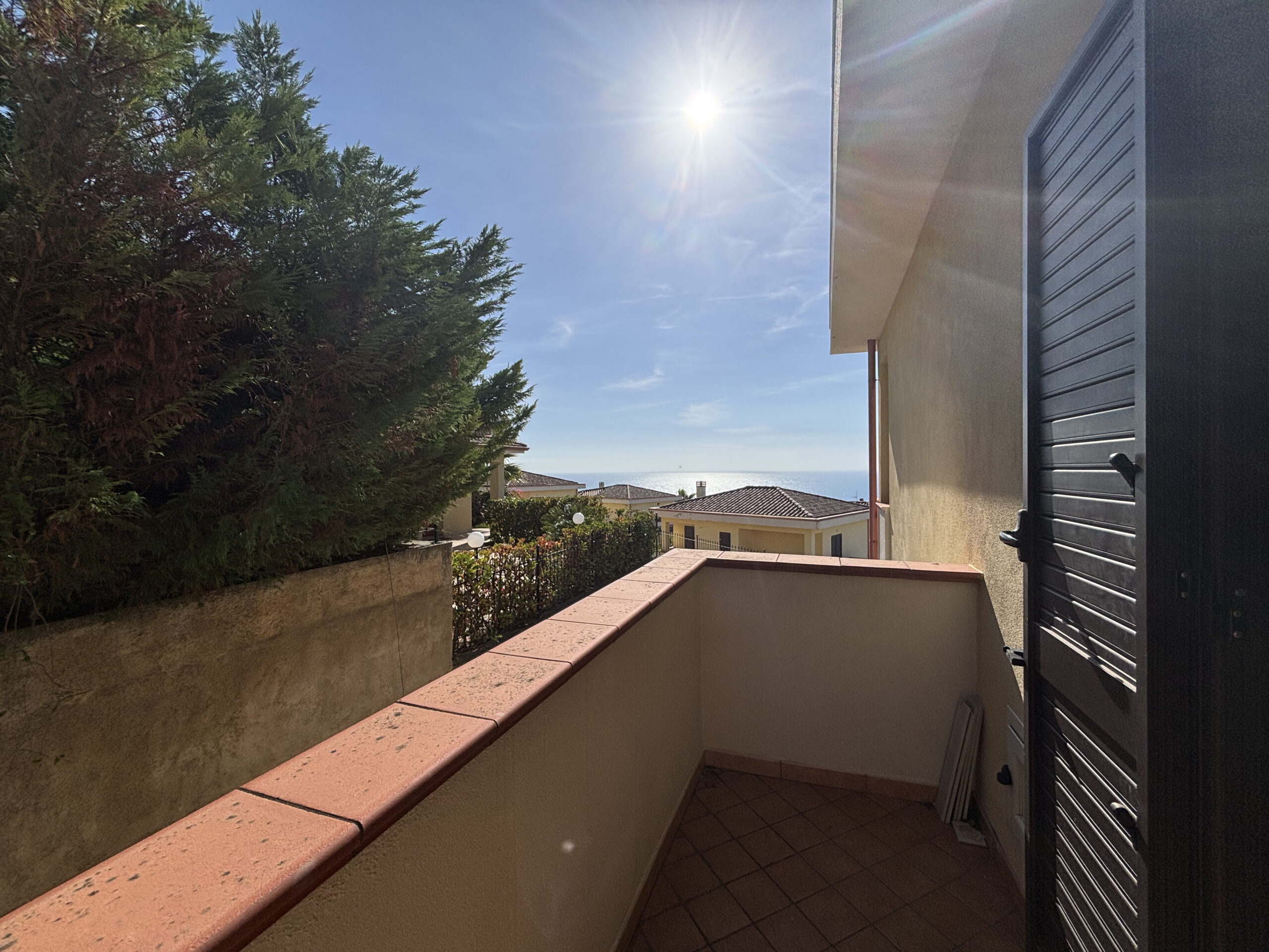 Villa with panoramic sea views in Diamante.