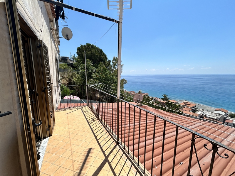 Home for Renovation Acquappesa Historic Centre - Sea View, 1km to the Beach, B&B Investment.