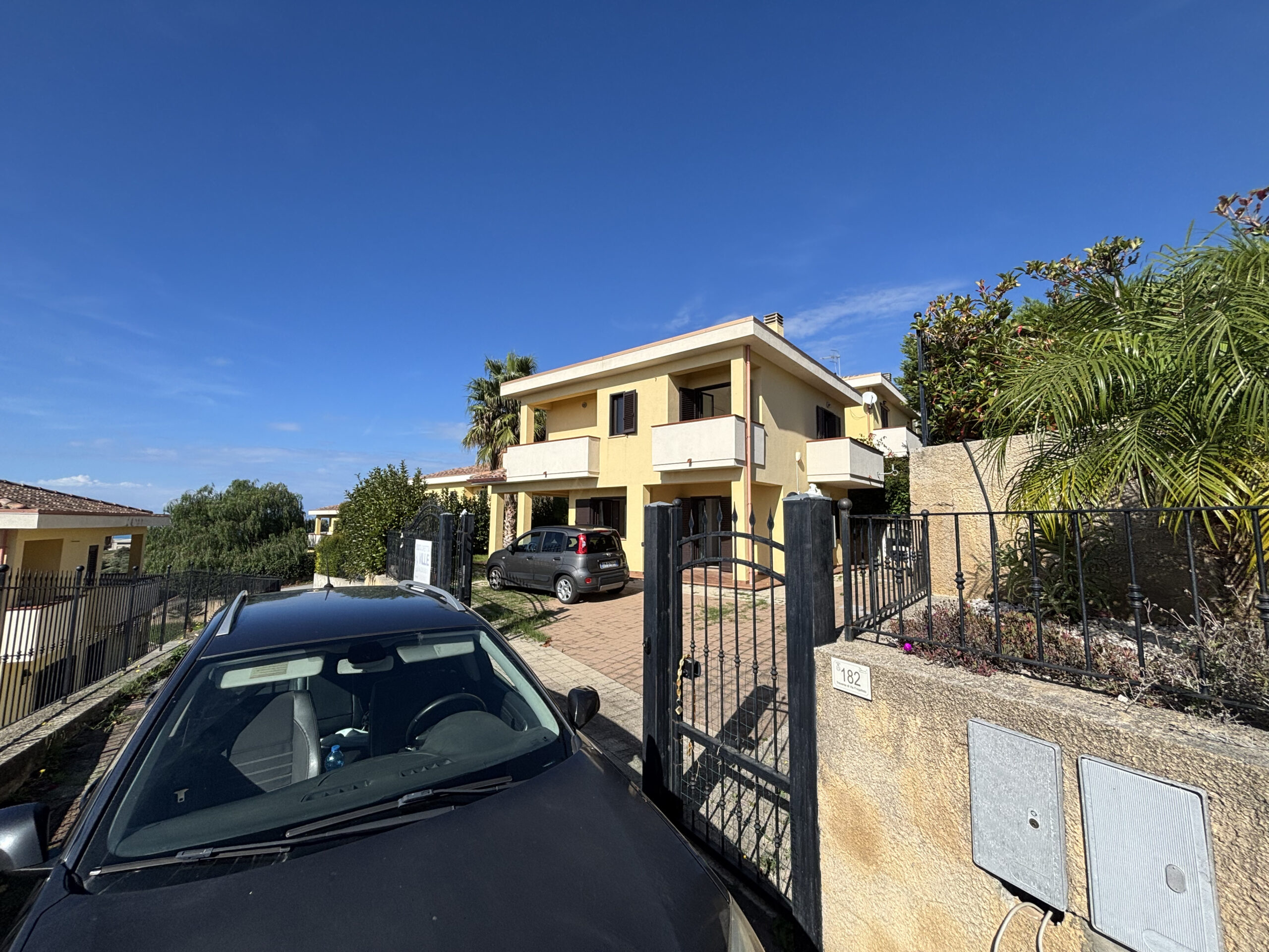 Villa with panoramic sea views in Diamante.