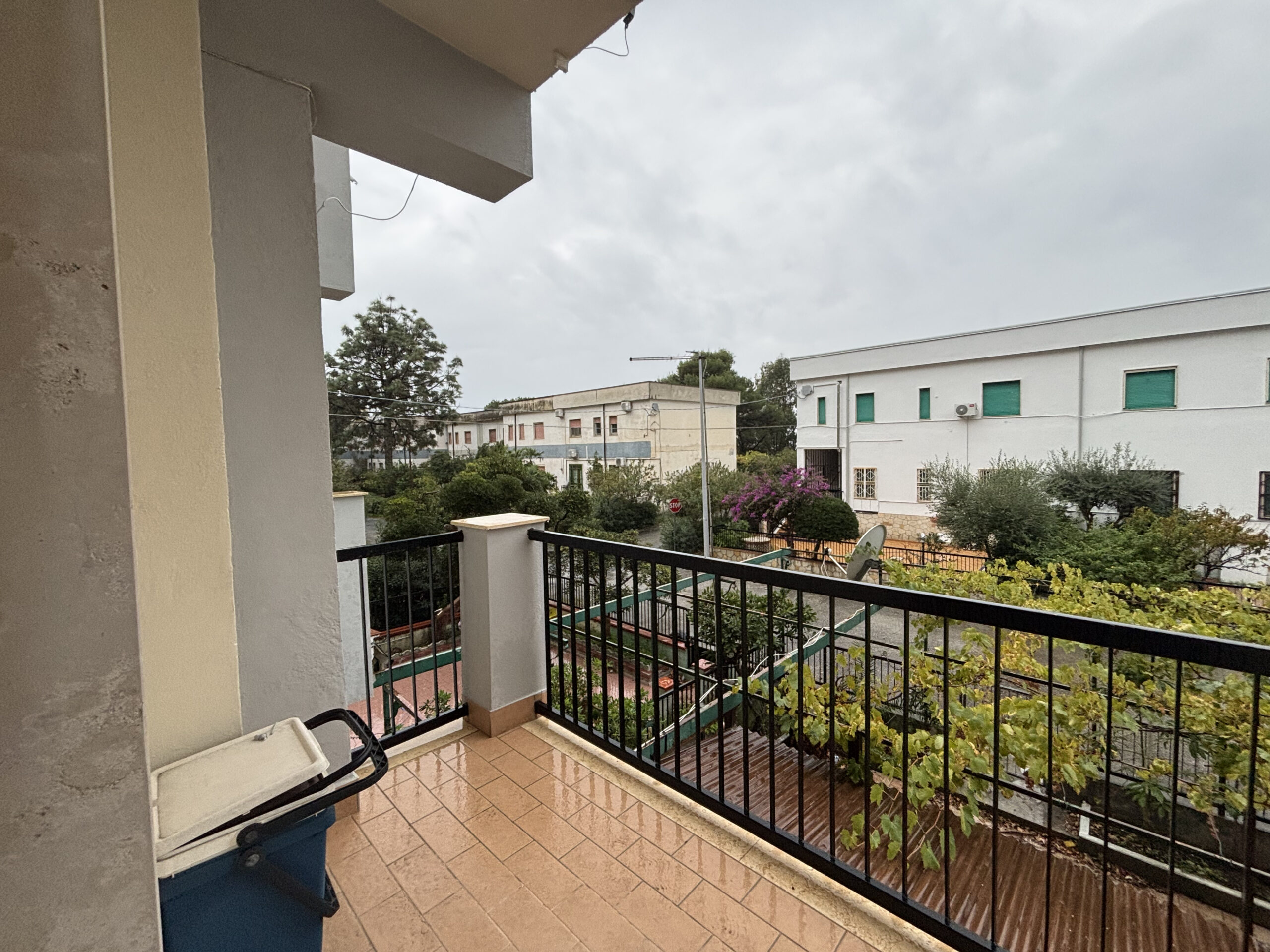 Luxurious Apartment 50m from the Sea - Torremezzo (100m²), 3 Bedrooms, Vietresi Calabria tiles.