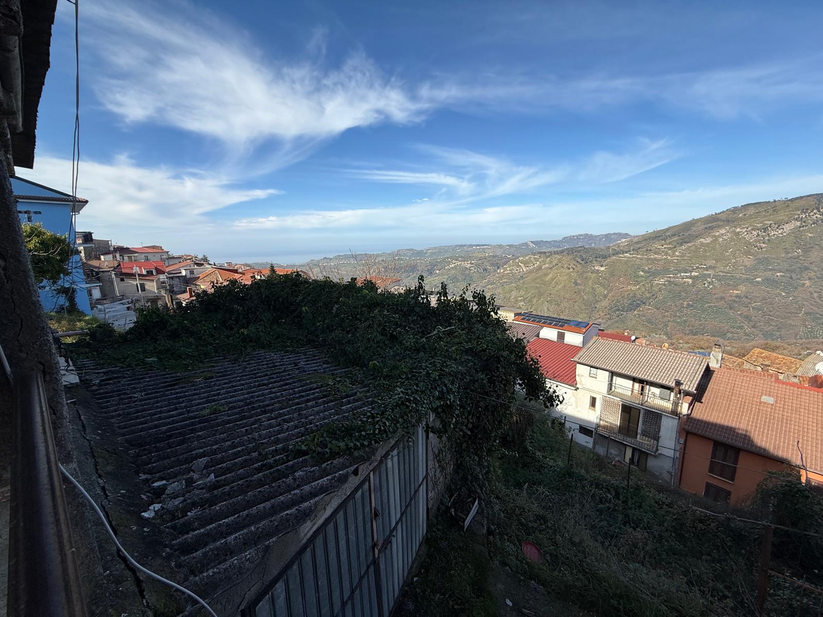 Home for Renovation 173m² Calabria - View of the Tyrrhenian Sea and Stromboli, Close to Lamezia Terme.