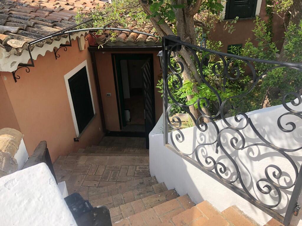 Luxurious semi-detached villa in Parghelia - Sea and Tropea views, terrace, garden, close to the beach.