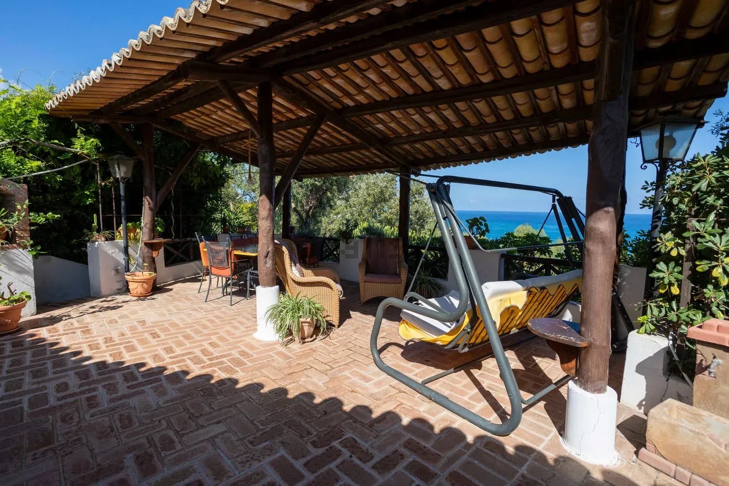 Luxurious semi-detached villa in Parghelia - Sea and Tropea views, terrace, garden, close to the beach.