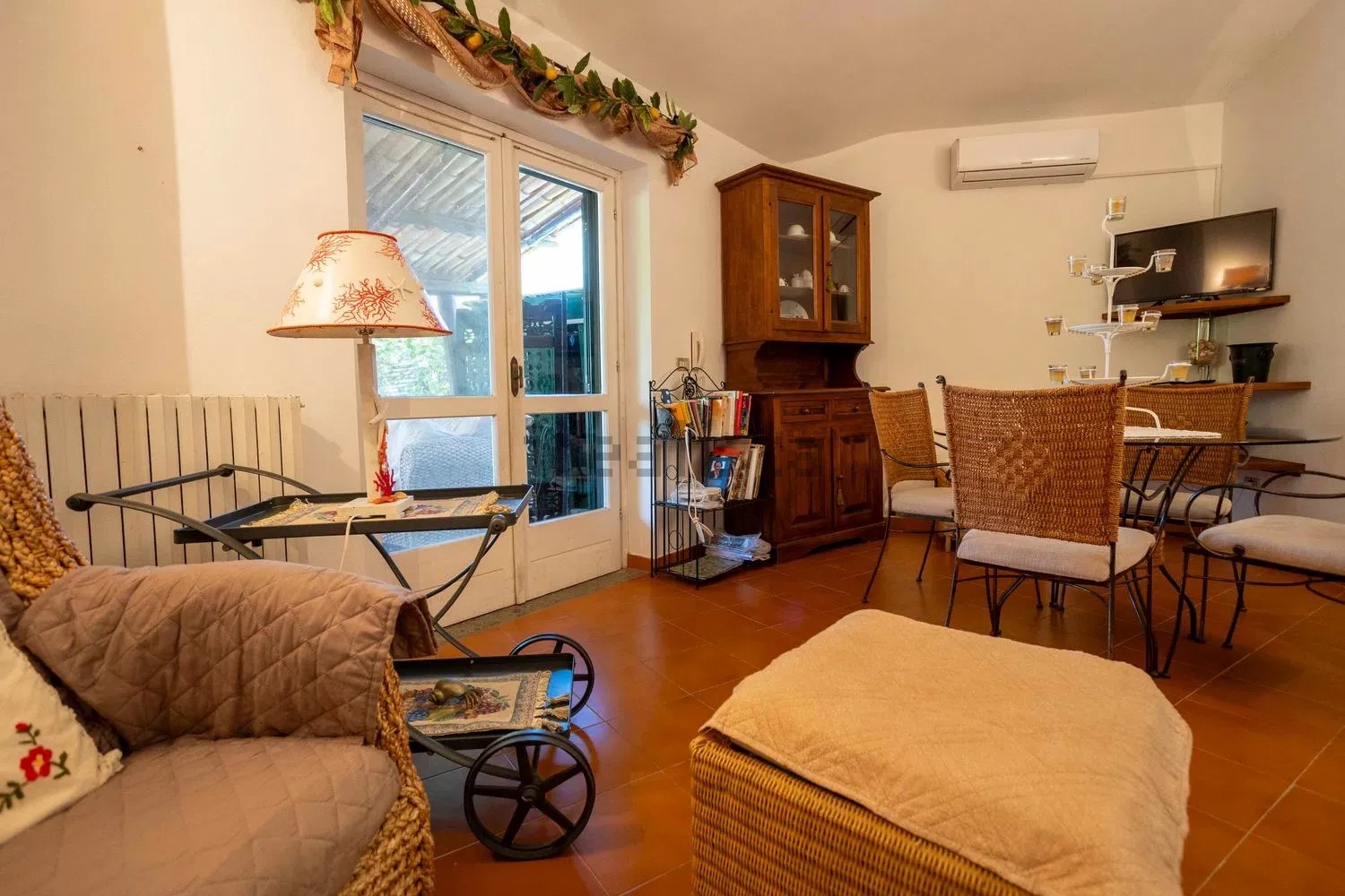 Luxurious semi-detached villa in Parghelia - Sea and Tropea views, terrace, garden, close to the beach.