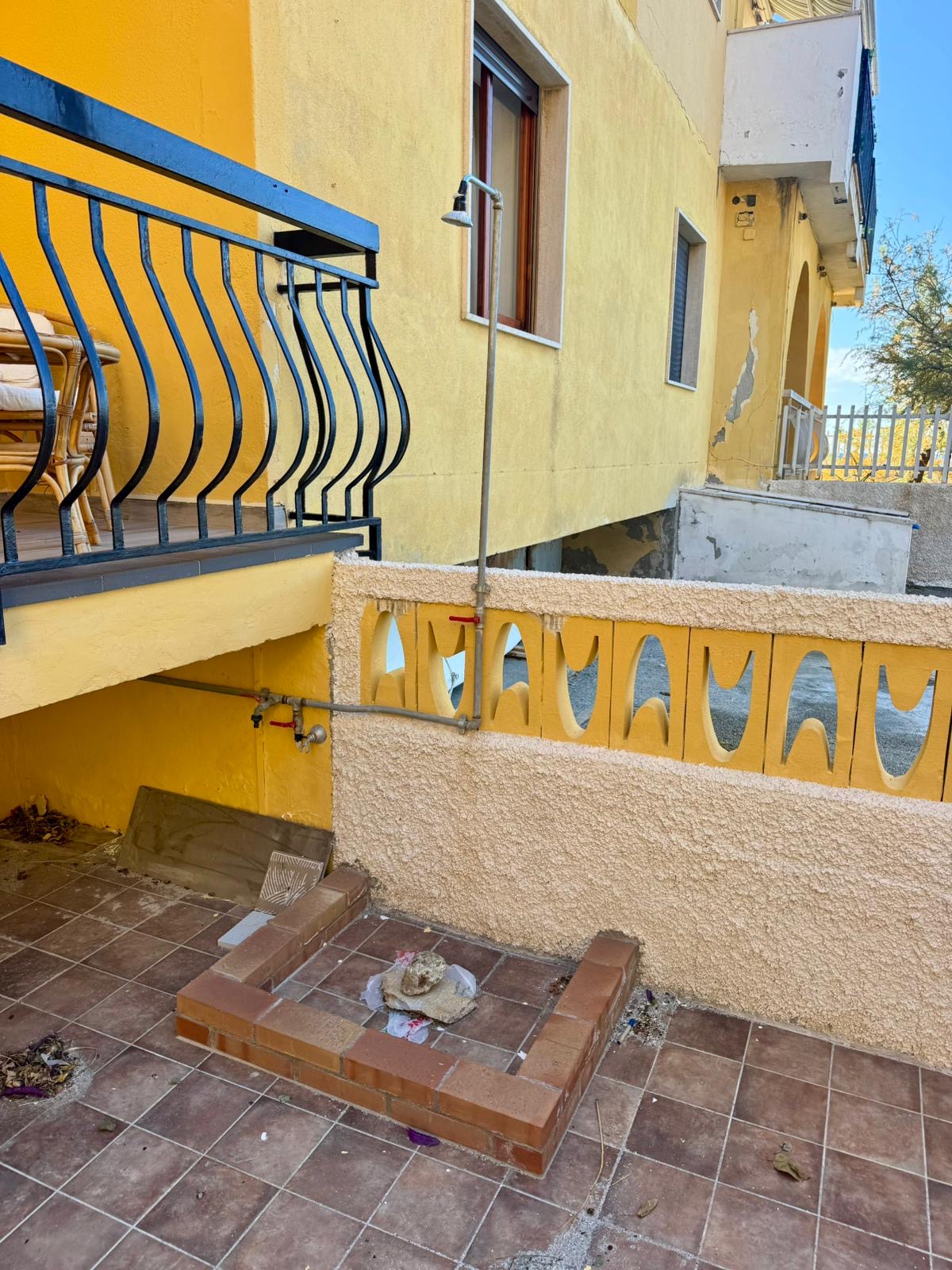 Apartment 125m² Guardia Piemontese - 50m Beach, Terrace, Potential 40m², Close to Terme Luigiane.