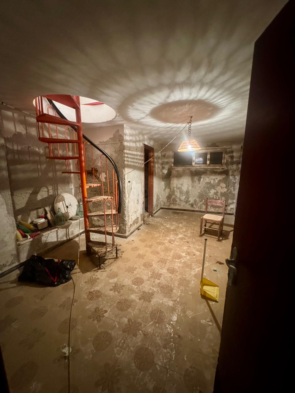 Apartment 125m² Guardia Piemontese - 50m Beach, Terrace, Potential 40m², Close to Terme Luigiane.