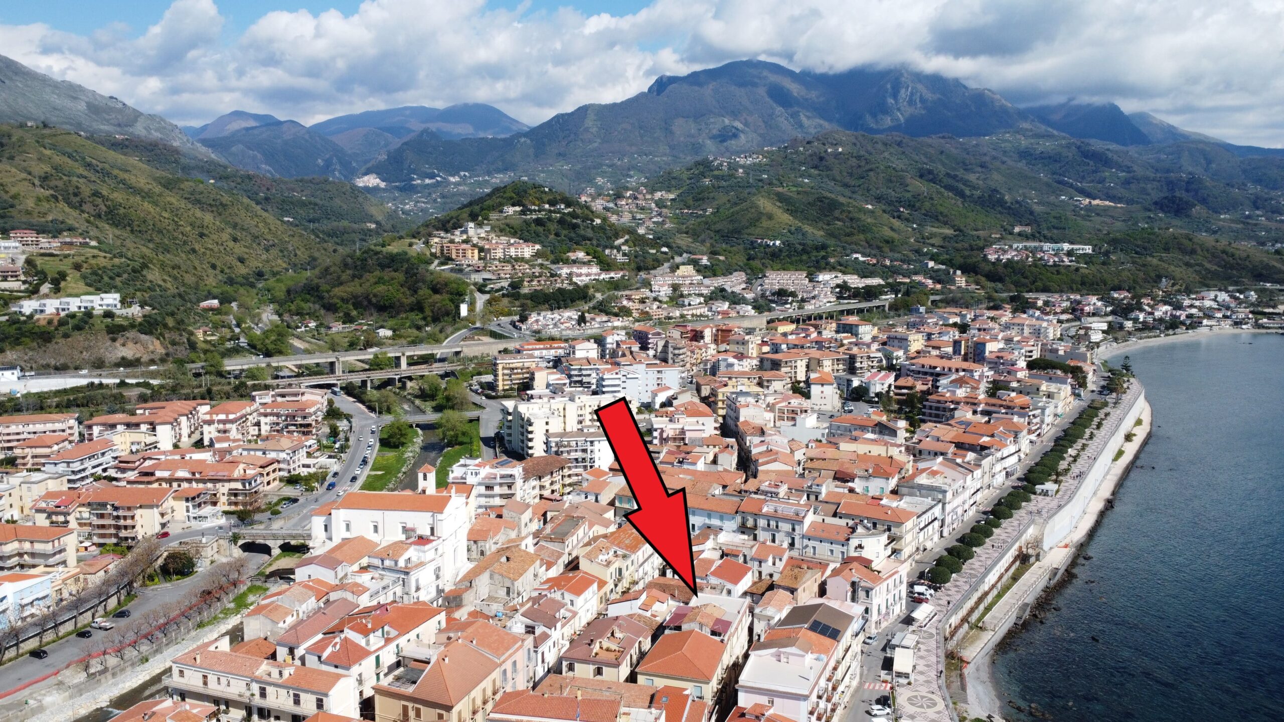 Luxurious Apartment Diamante Lungomare - 182m² with 183m² Terrace, 3 Bedrooms, Sea View.