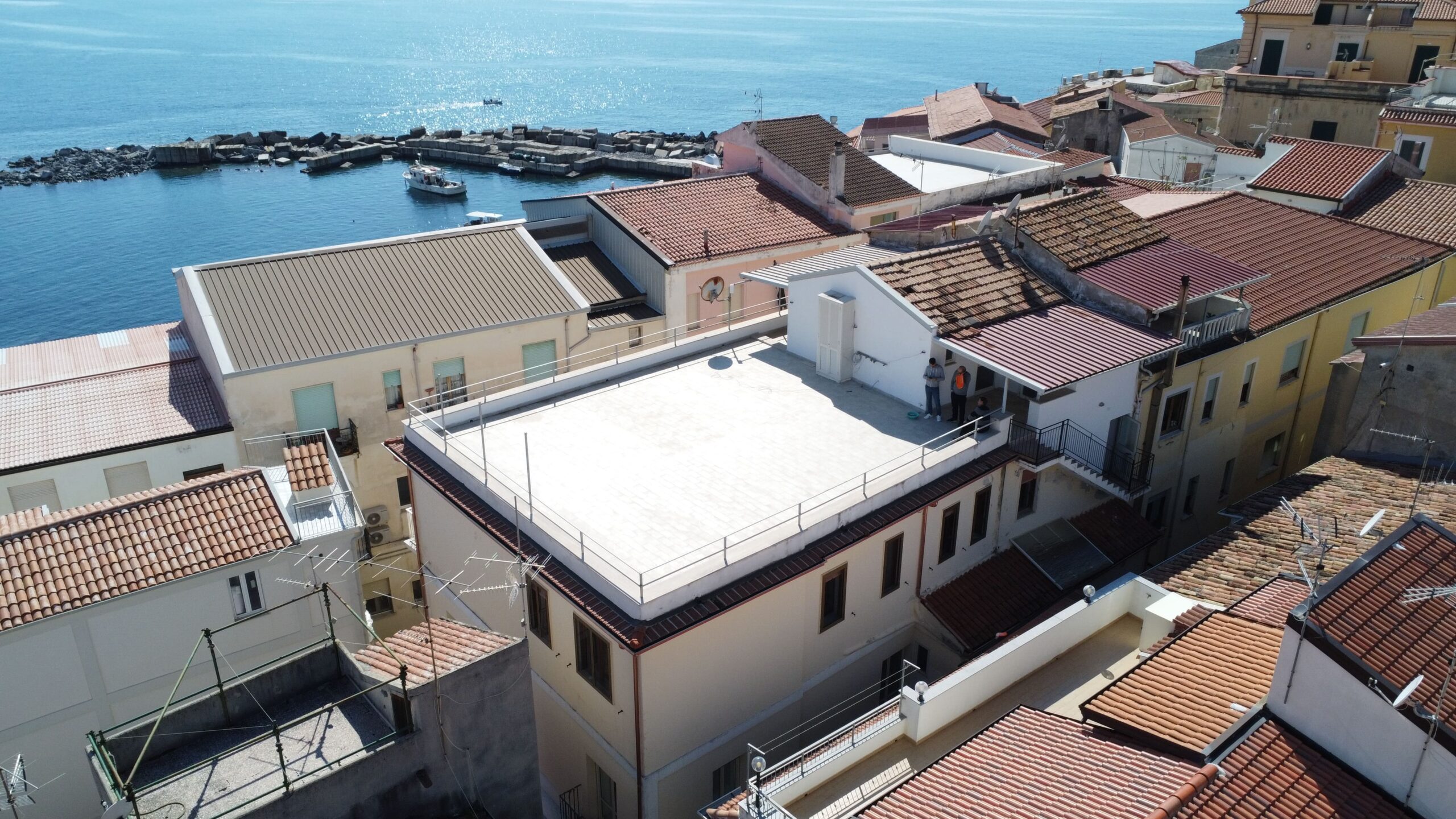 Luxurious Apartment Diamante Lungomare - 182m² with 183m² Terrace, 3 Bedrooms, Sea View.