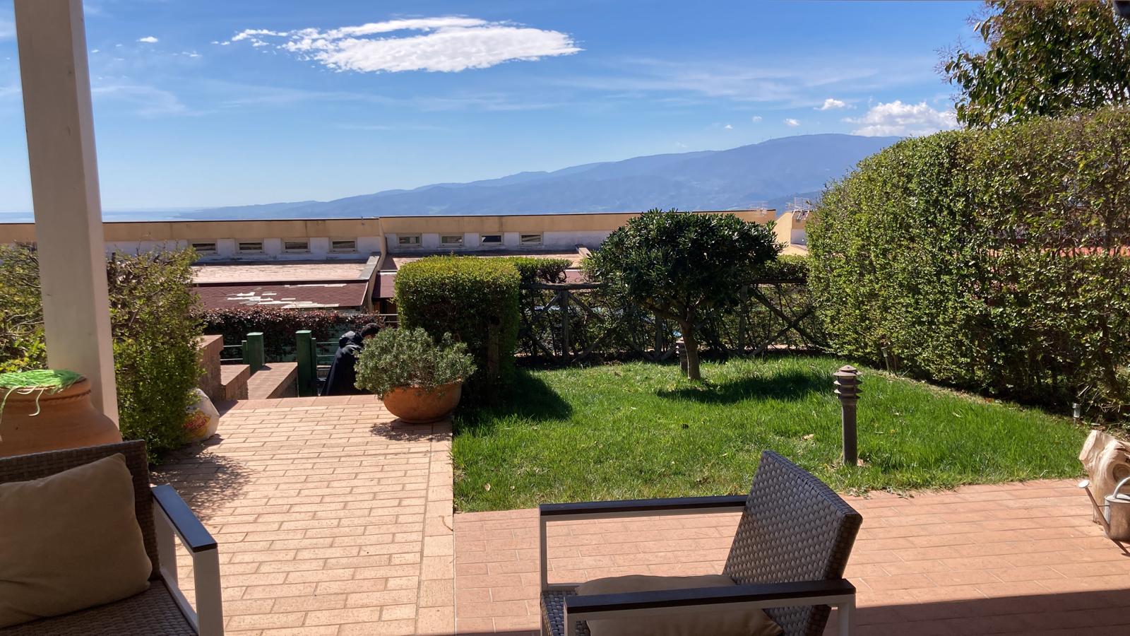 Staletti flat with Infinity pool - 100m², Ionian Sea view, 400m above sea level. Calabria.