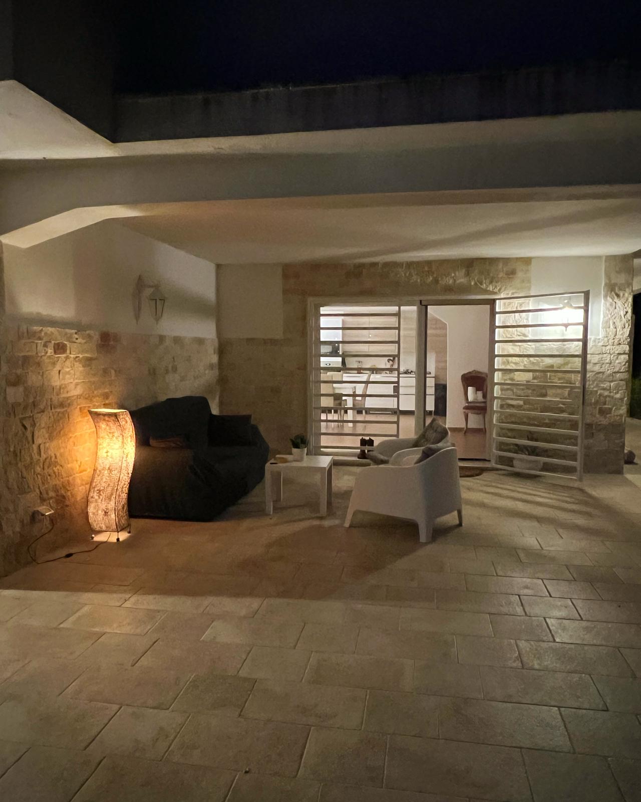 Villa Lea in San Pietro In Bevagna - 1 hectare of land, close to the beach, potential for B&B and Primitivo Vineyards.