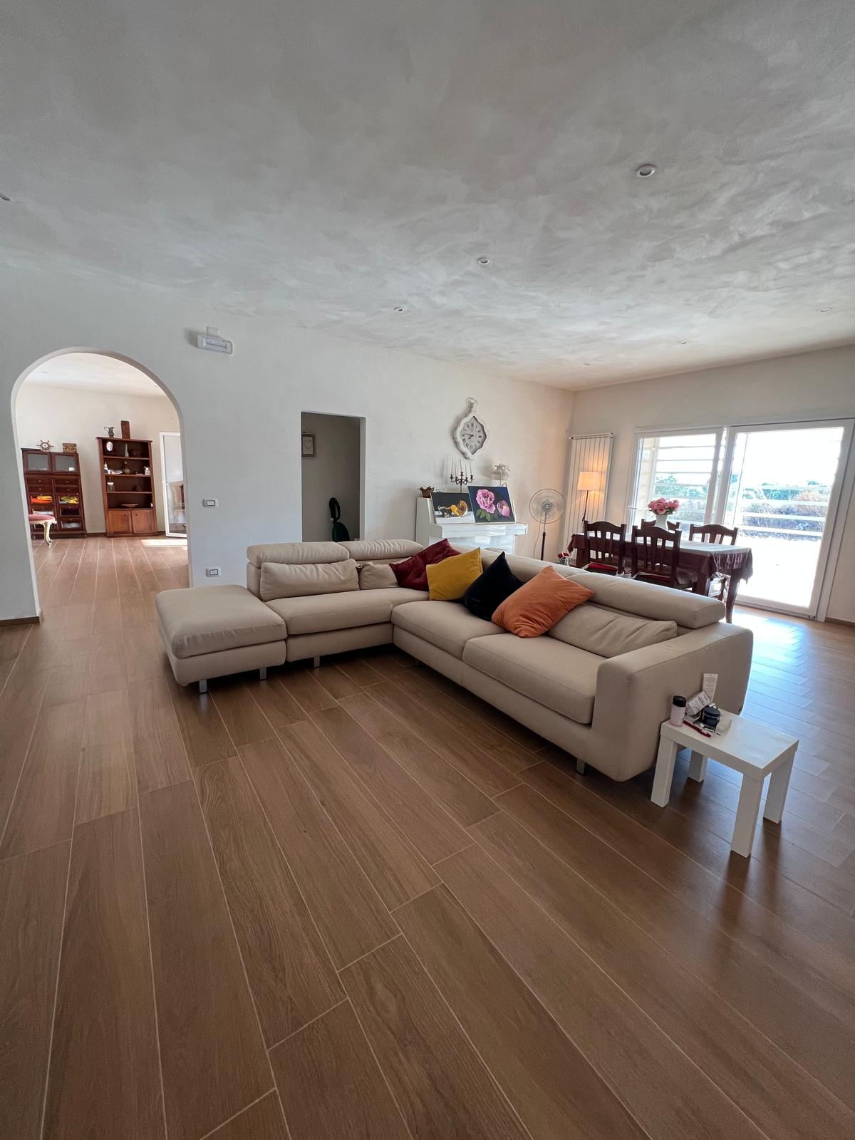 Villa Lea in San Pietro In Bevagna - 1 hectare of land, close to the beach, potential for B&B and Primitivo Vineyards.