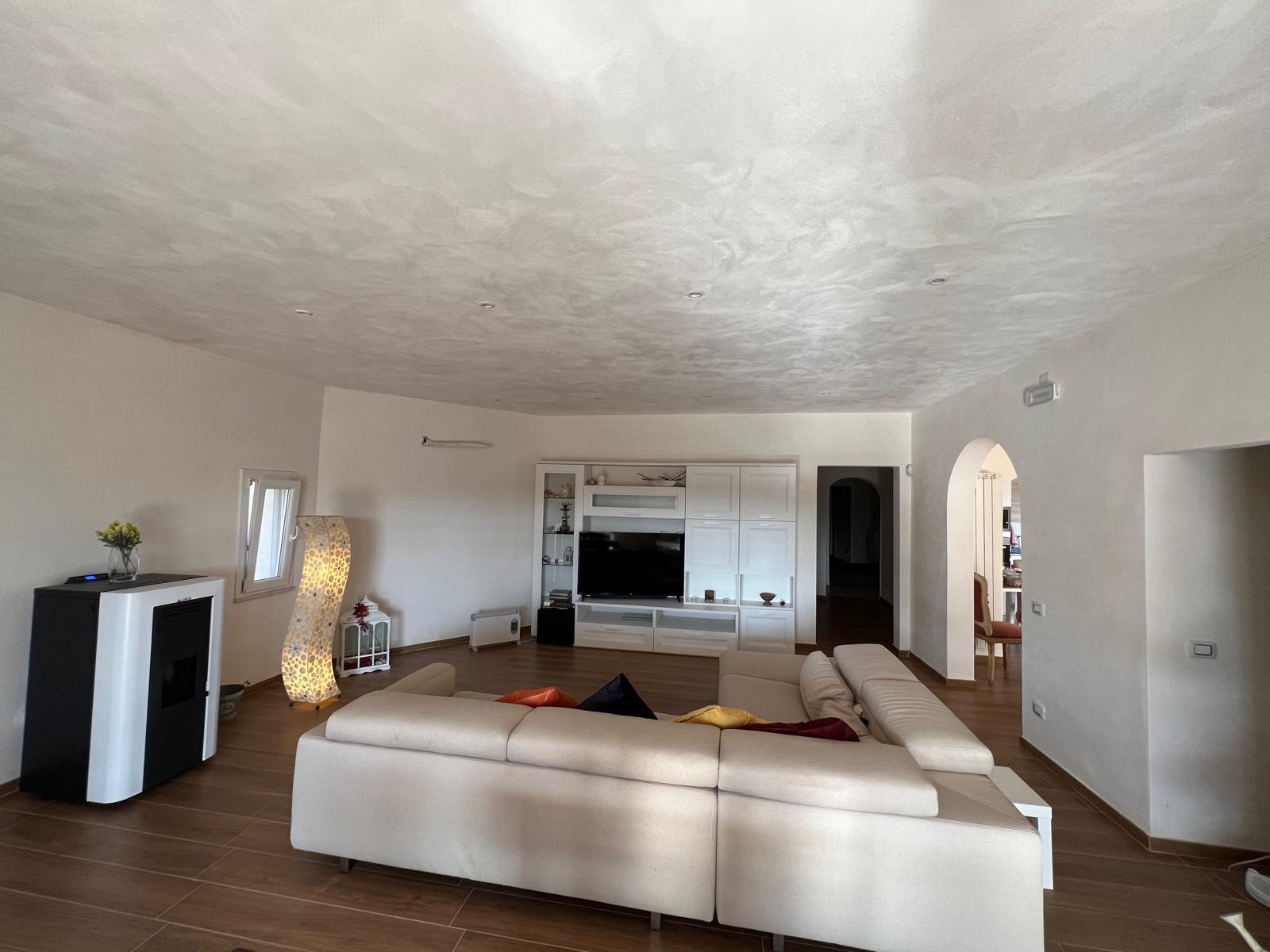 Villa Lea in San Pietro In Bevagna - 1 hectare of land, close to the beach, potential for B&B and Primitivo Vineyards.