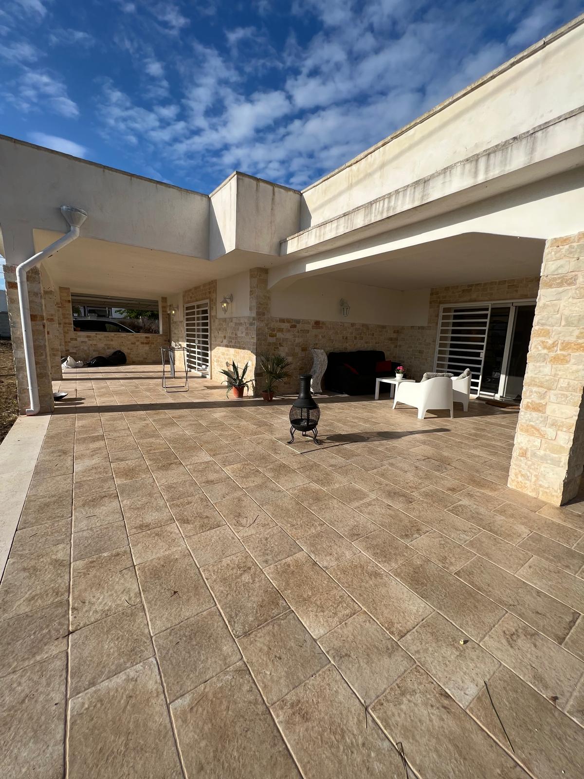 Villa Lea in San Pietro In Bevagna - 1 hectare of land, close to the beach, potential for B&B and Primitivo Vineyards.