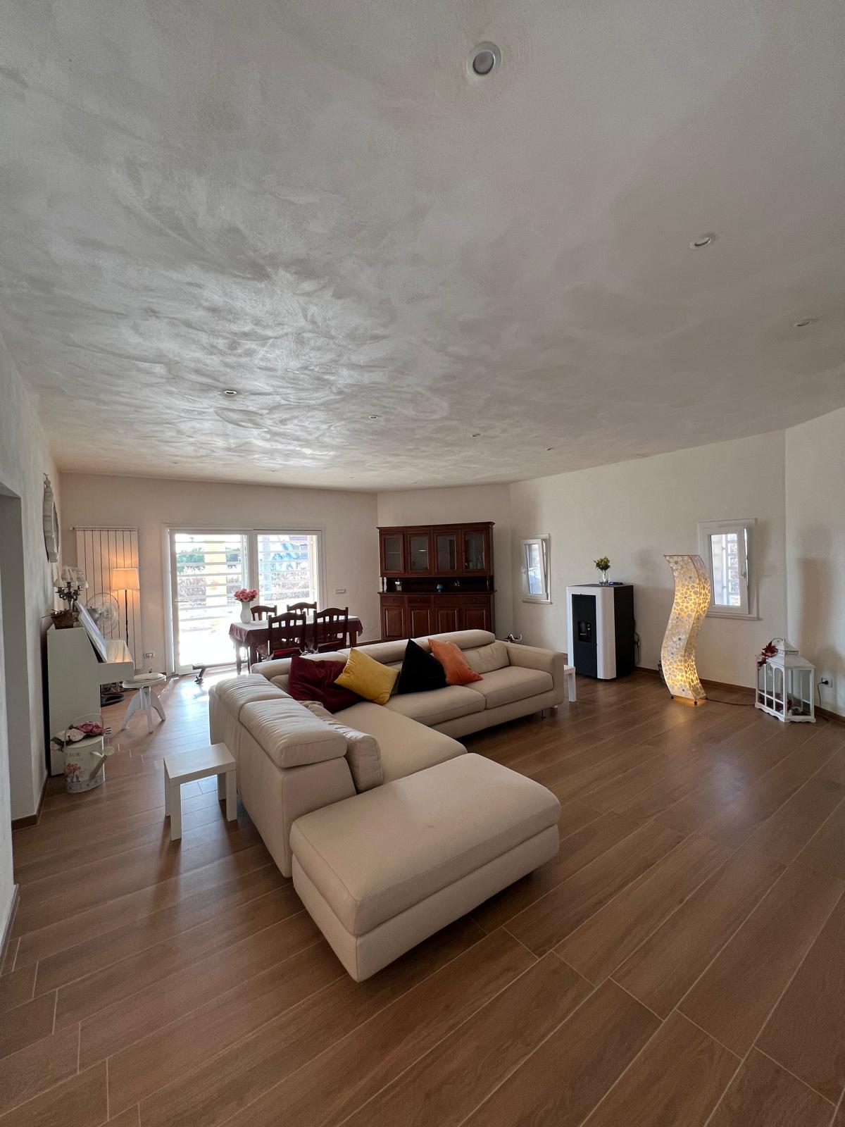 Villa Lea in San Pietro In Bevagna - 1 hectare of land, close to the beach, potential for B&B and Primitivo Vineyards.