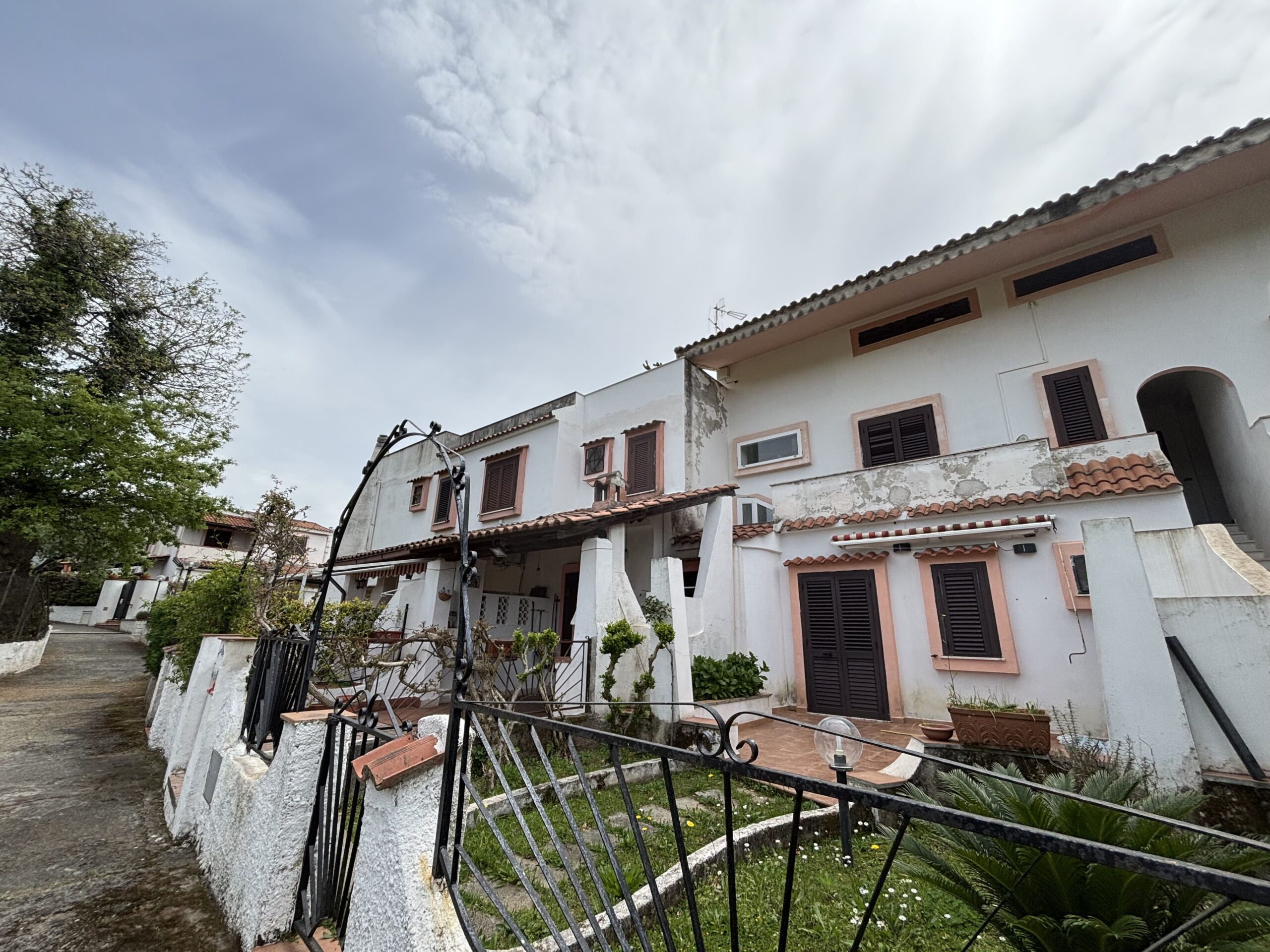 A flat on a gated estate in San Nicola Arcella.