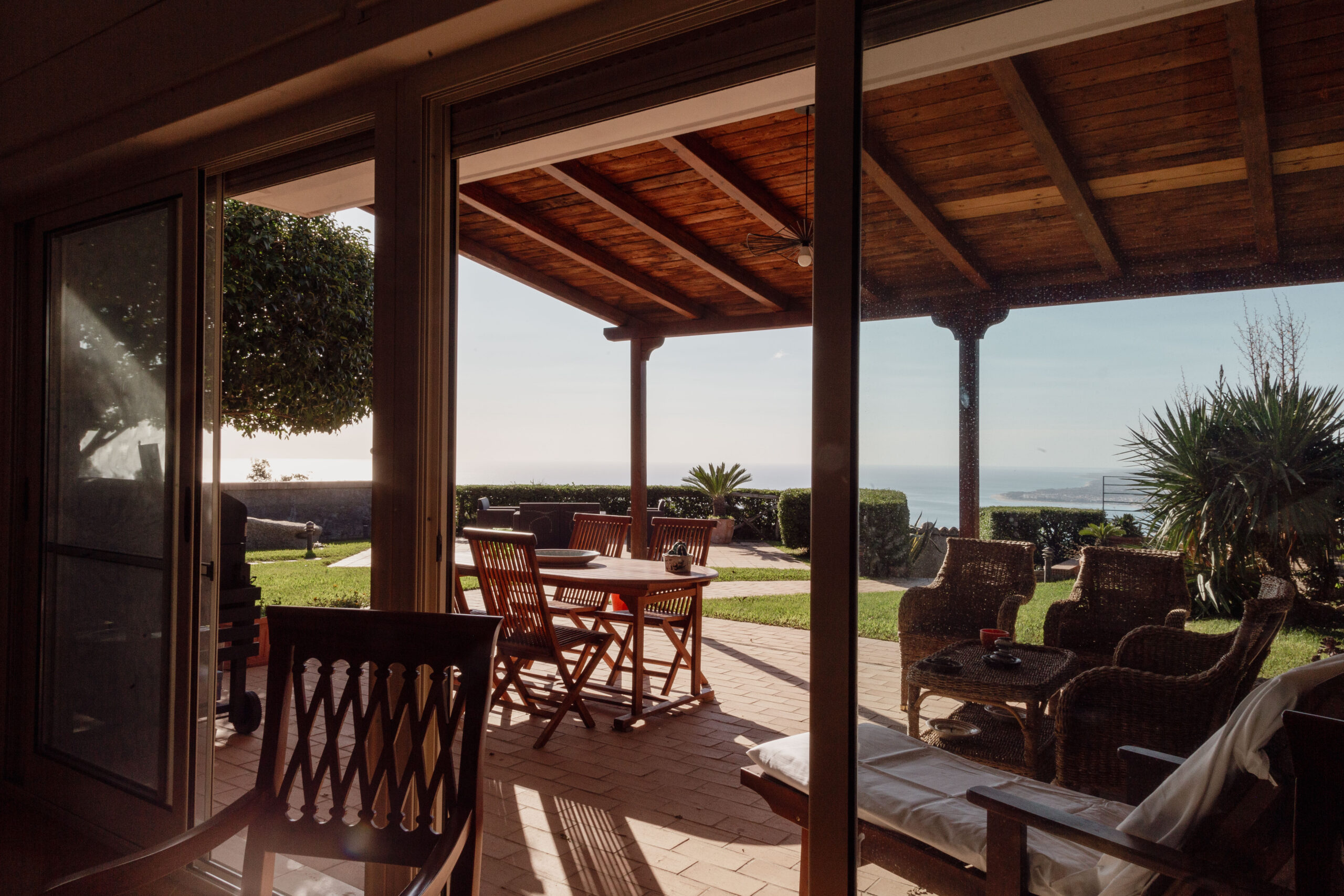 Villa Bellavista - semi-detached house in Staletti, panoramic sea views, private parking.