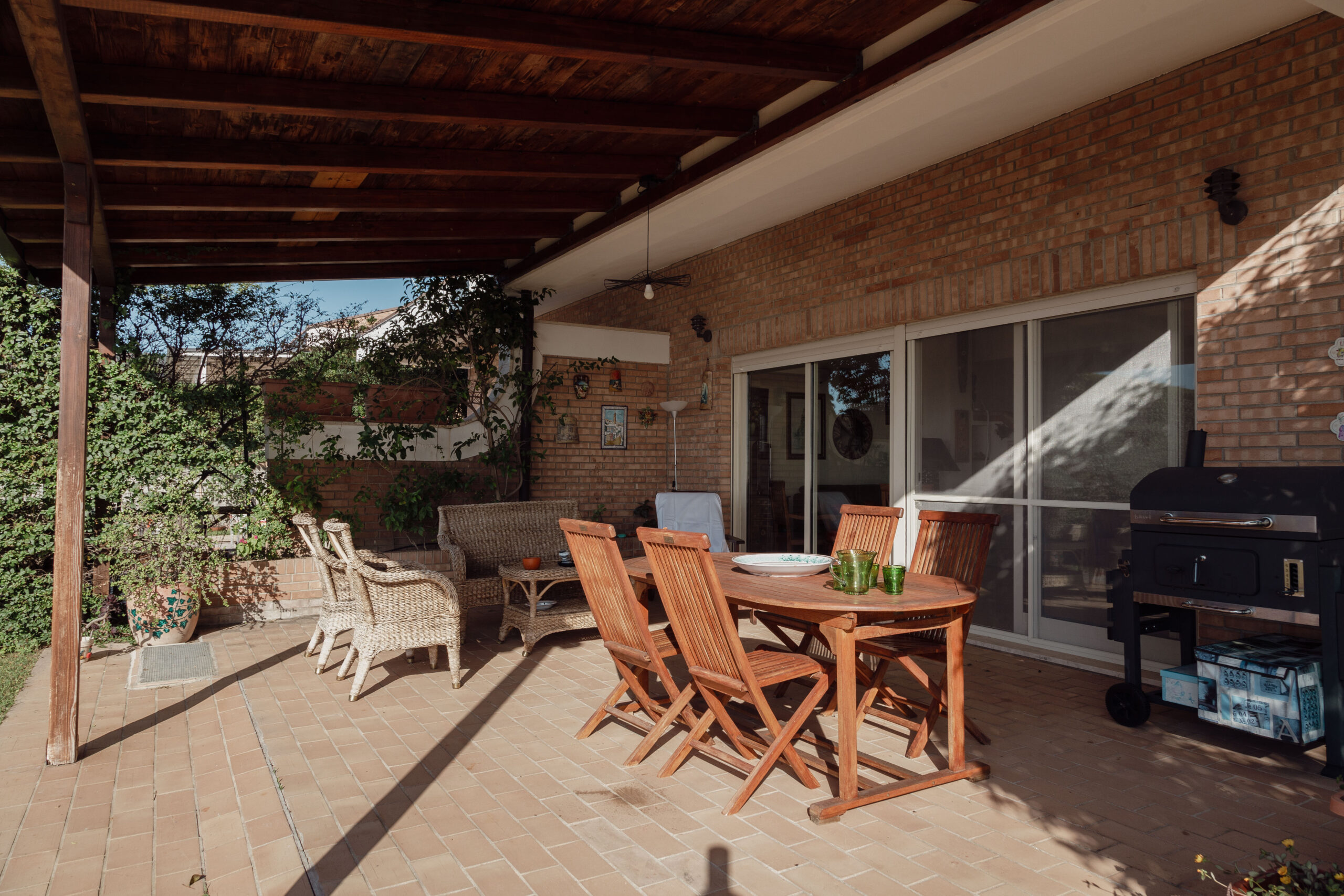 Villa Bellavista - semi-detached house in Staletti, panoramic sea views, private parking.