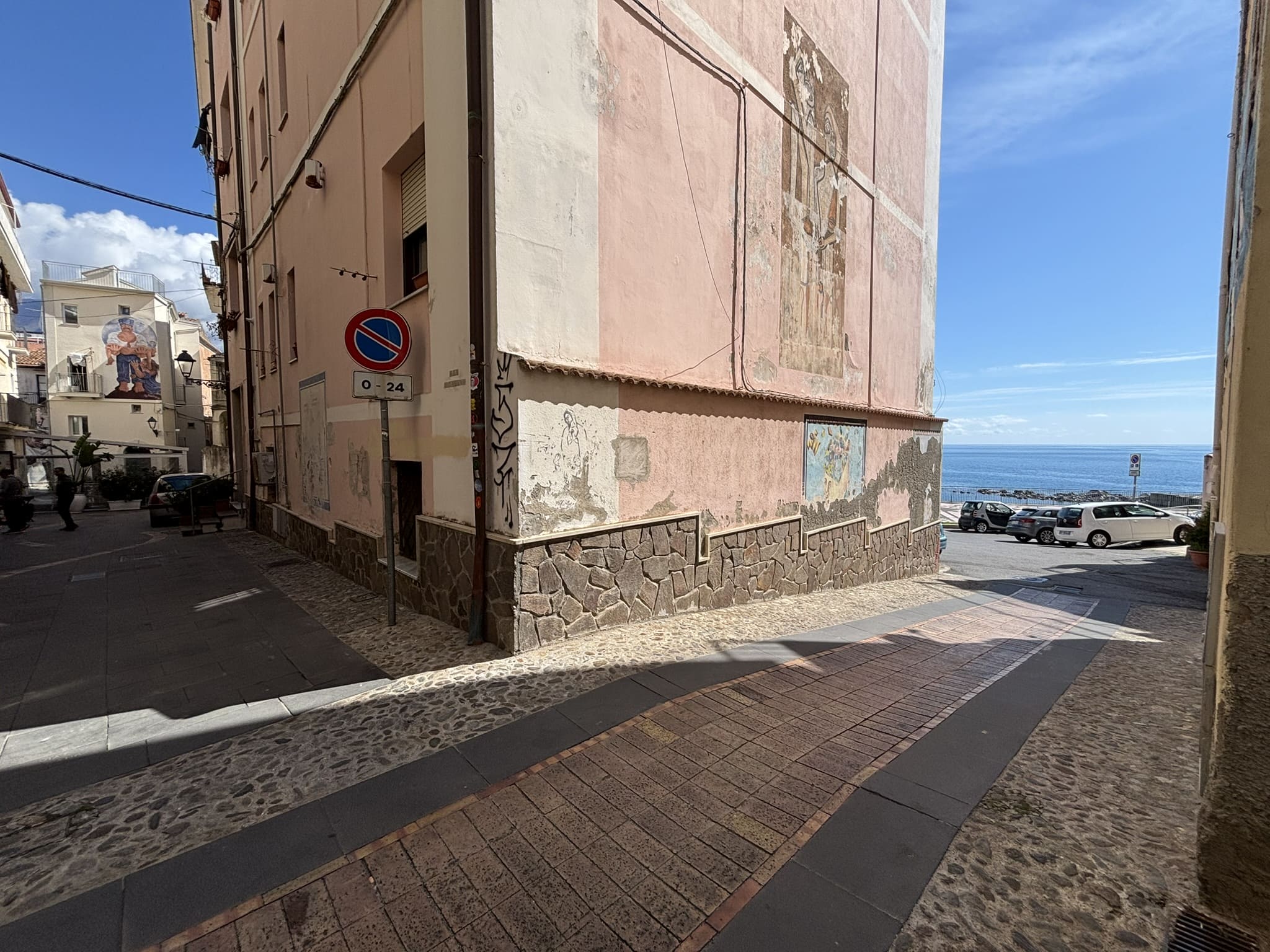 Luxurious Apartment Diamante Lungomare - 182m² with 183m² Terrace, 3 Bedrooms, Sea View.