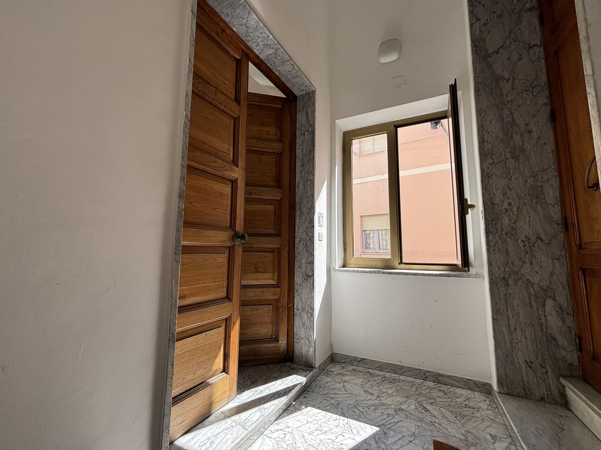 Luxurious Apartment Diamante Lungomare - 182m² with 183m² Terrace, 3 Bedrooms, Sea View.