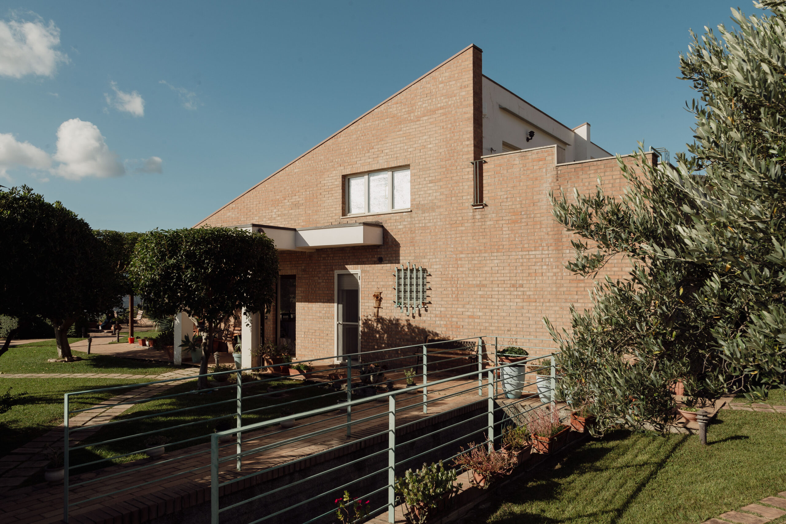 Villa Bellavista - semi-detached house in Staletti, panoramic sea views, private parking.