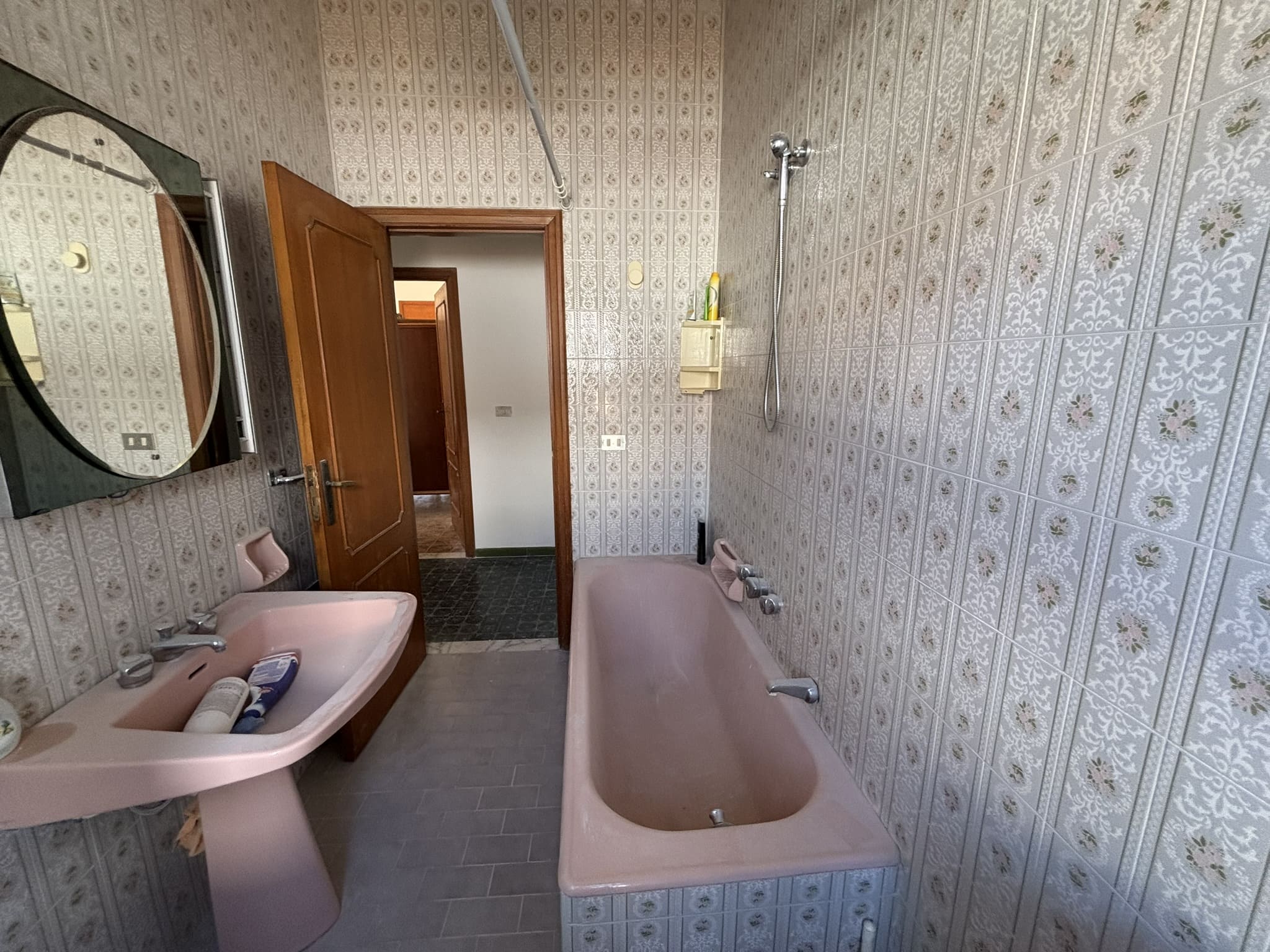 Luxurious Apartment Diamante Lungomare - 182m² with 183m² Terrace, 3 Bedrooms, Sea View.