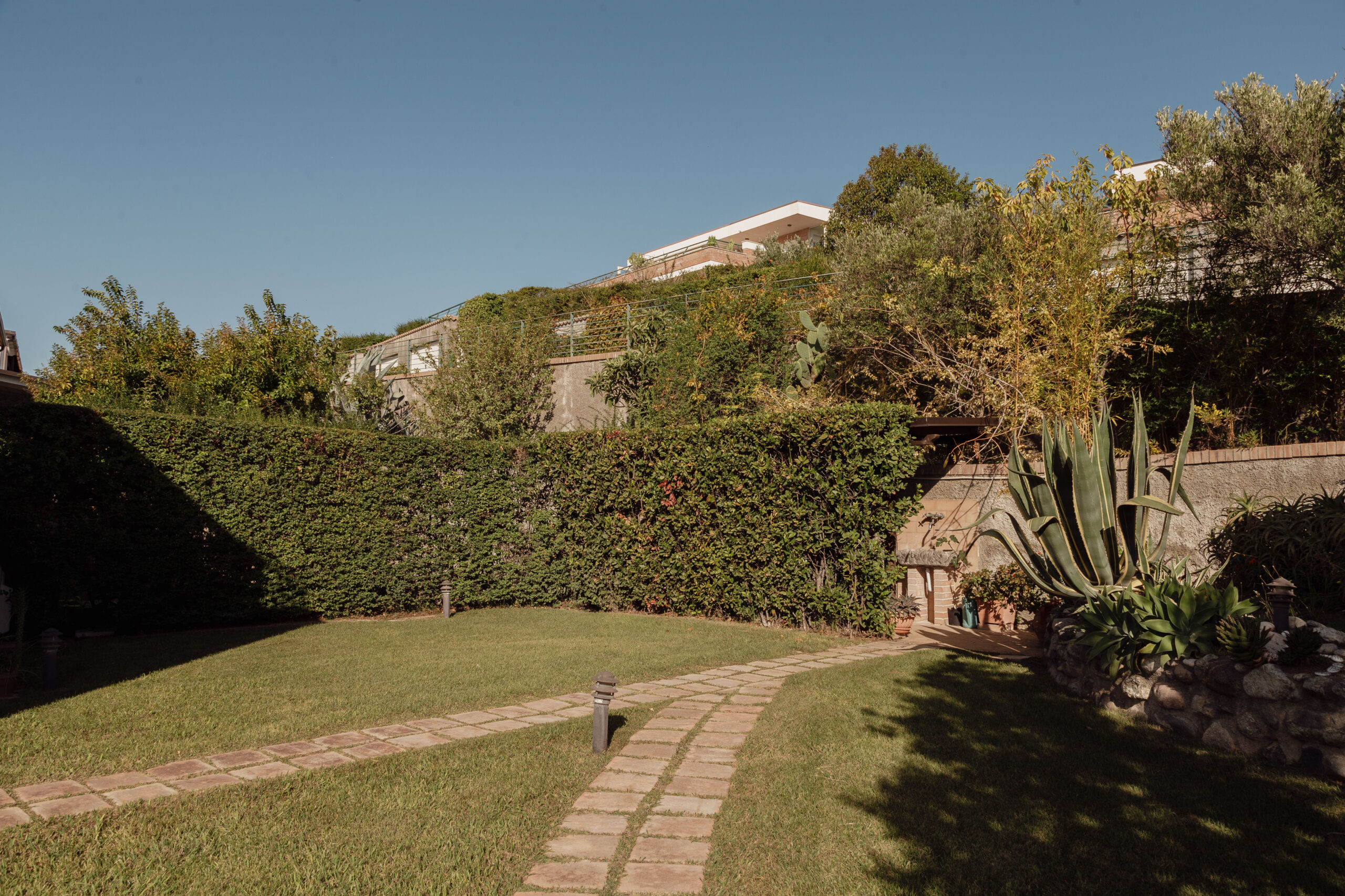 Villa Bellavista - semi-detached house in Staletti, panoramic sea views, private parking.