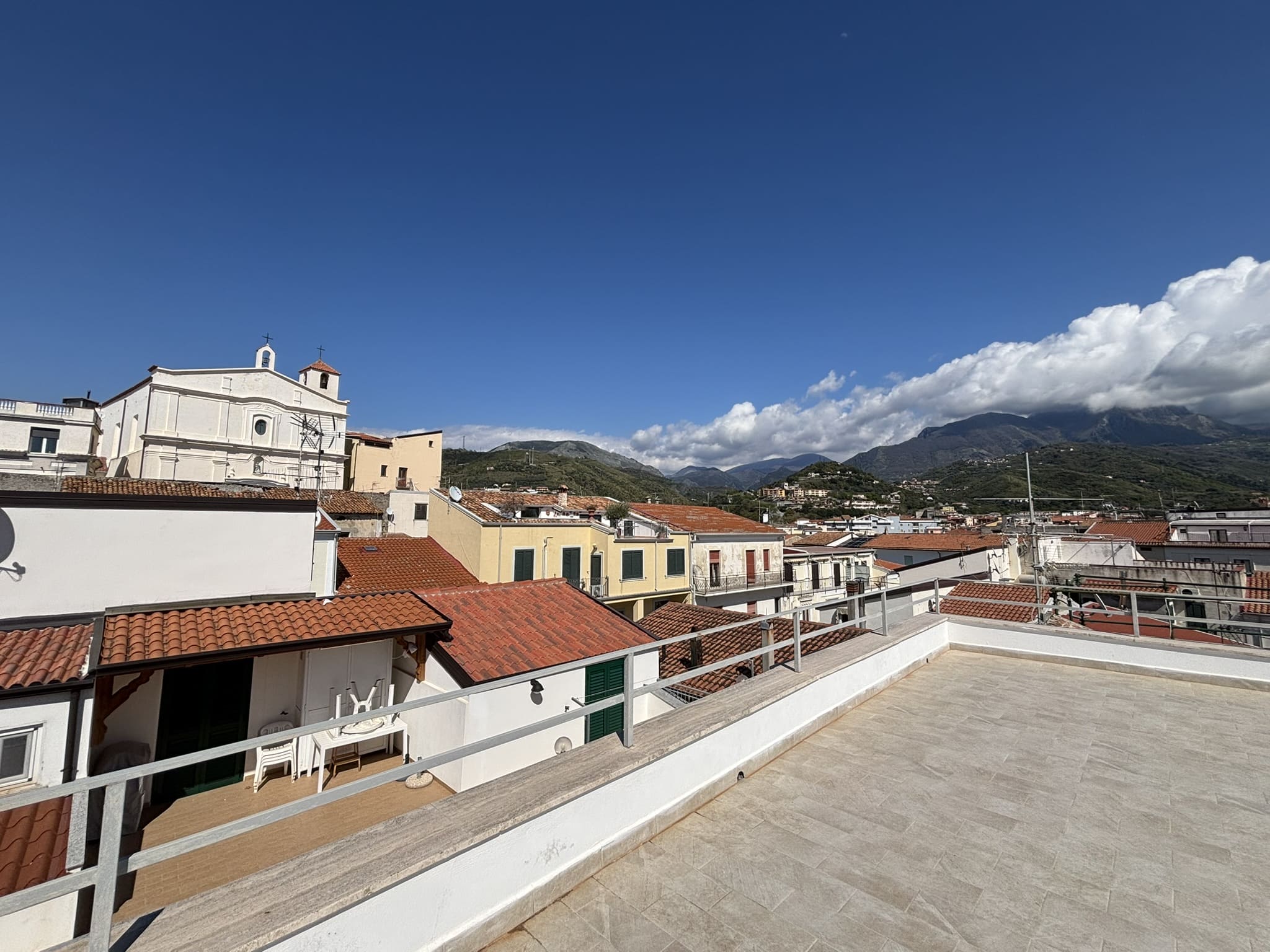 Luxurious Apartment Diamante Lungomare - 182m² with 183m² Terrace, 3 Bedrooms, Sea View.