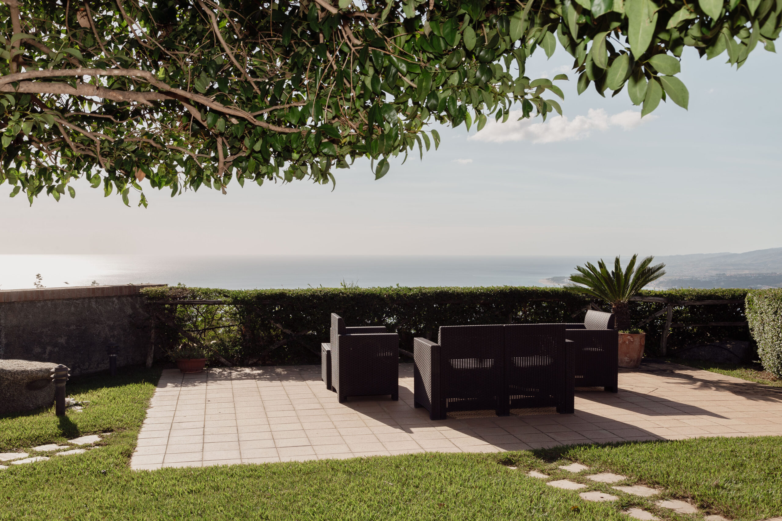 Villa Bellavista - semi-detached house in Staletti, panoramic sea views, private parking.