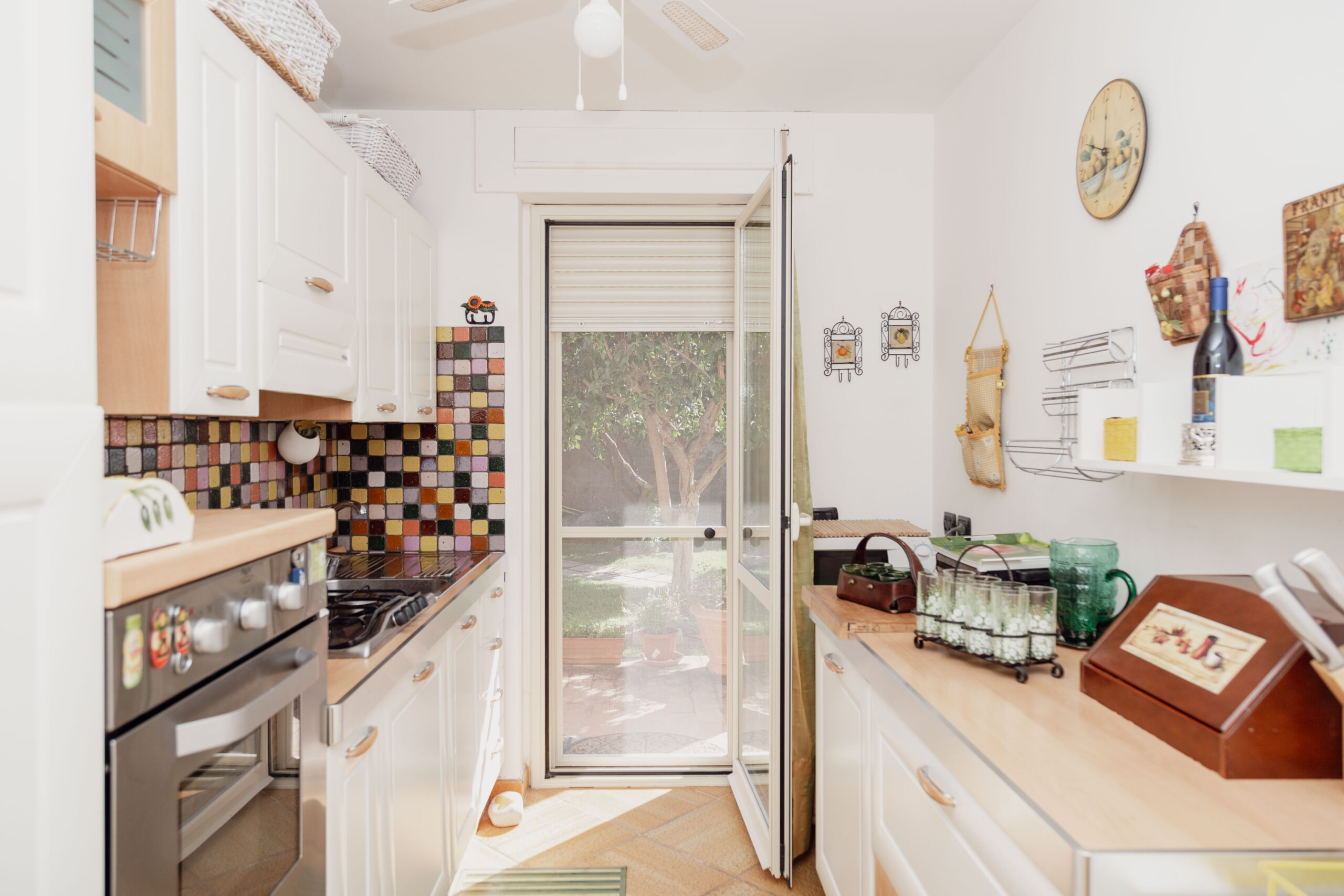 Villa Bellavista - semi-detached house in Staletti, panoramic sea views, private parking.