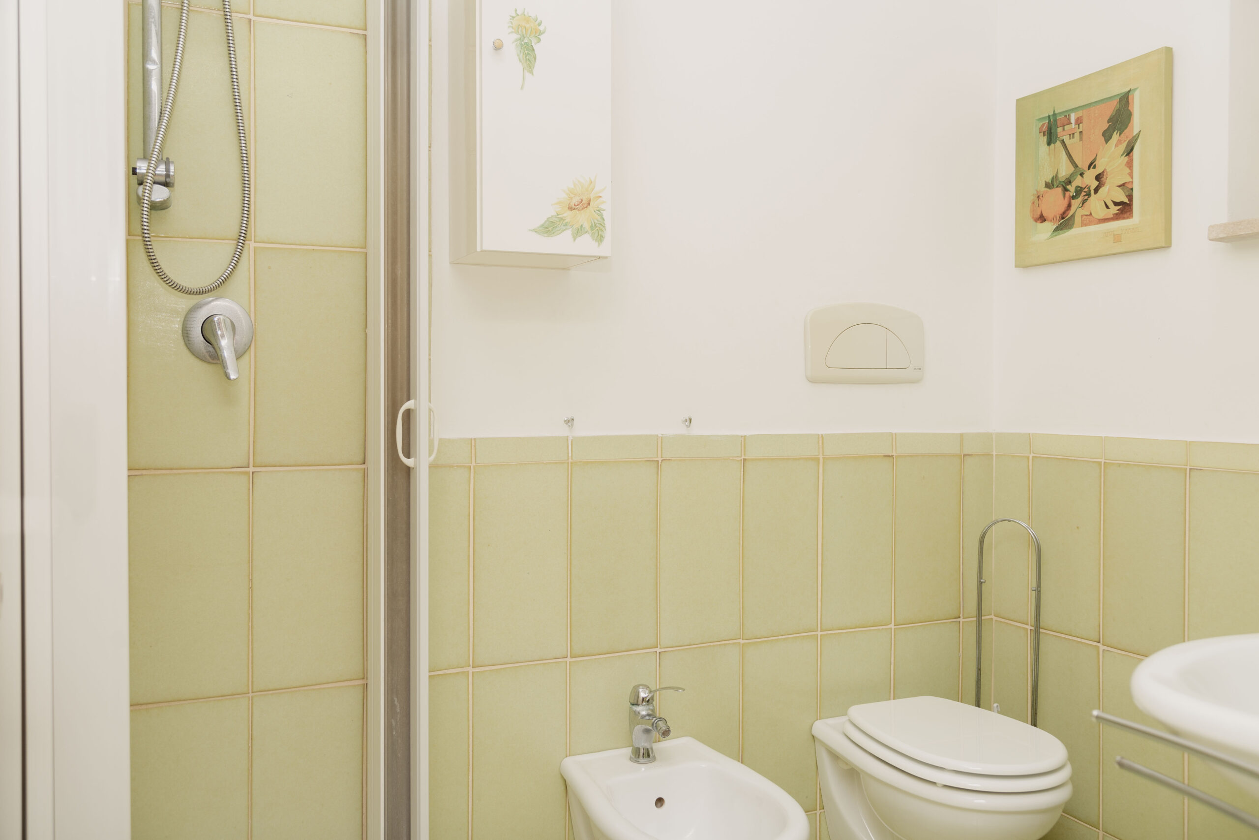 Villa Bellavista - semi-detached house in Staletti, panoramic sea views, private parking.