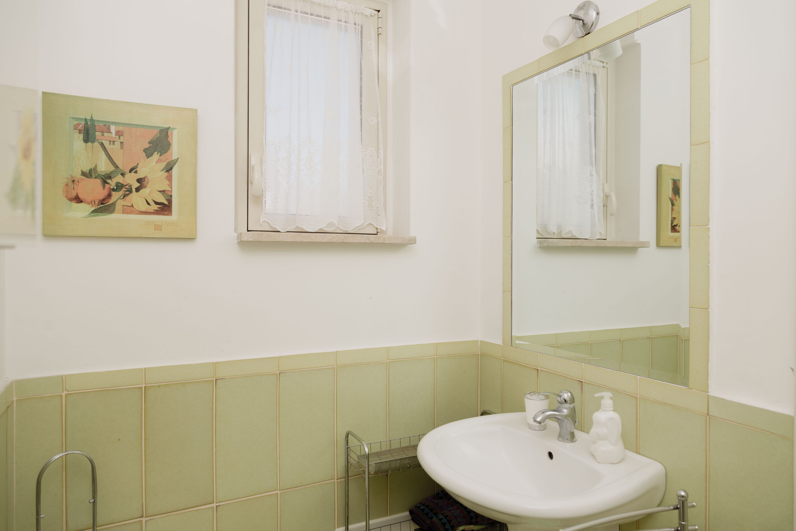 Villa Bellavista - semi-detached house in Staletti, panoramic sea views, private parking.