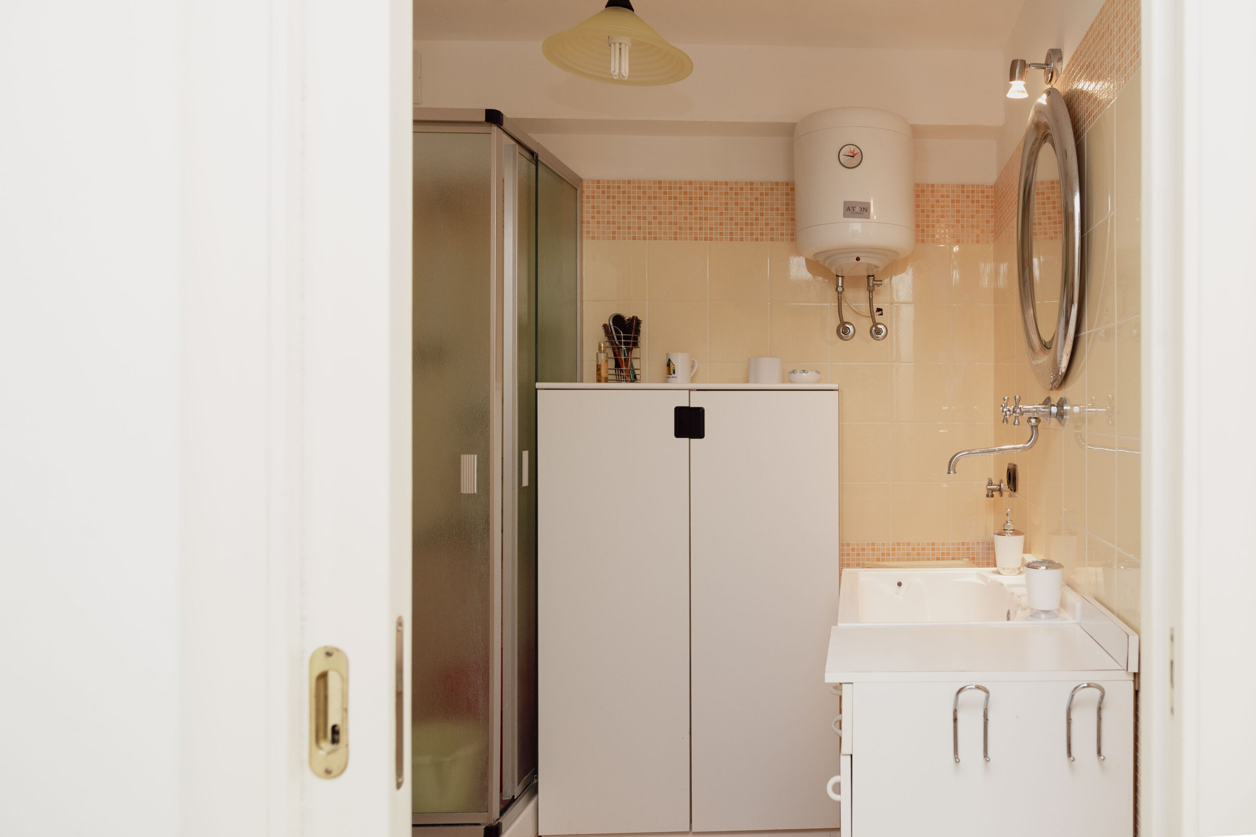 Villa Bellavista - semi-detached house in Staletti, panoramic sea views, private parking.