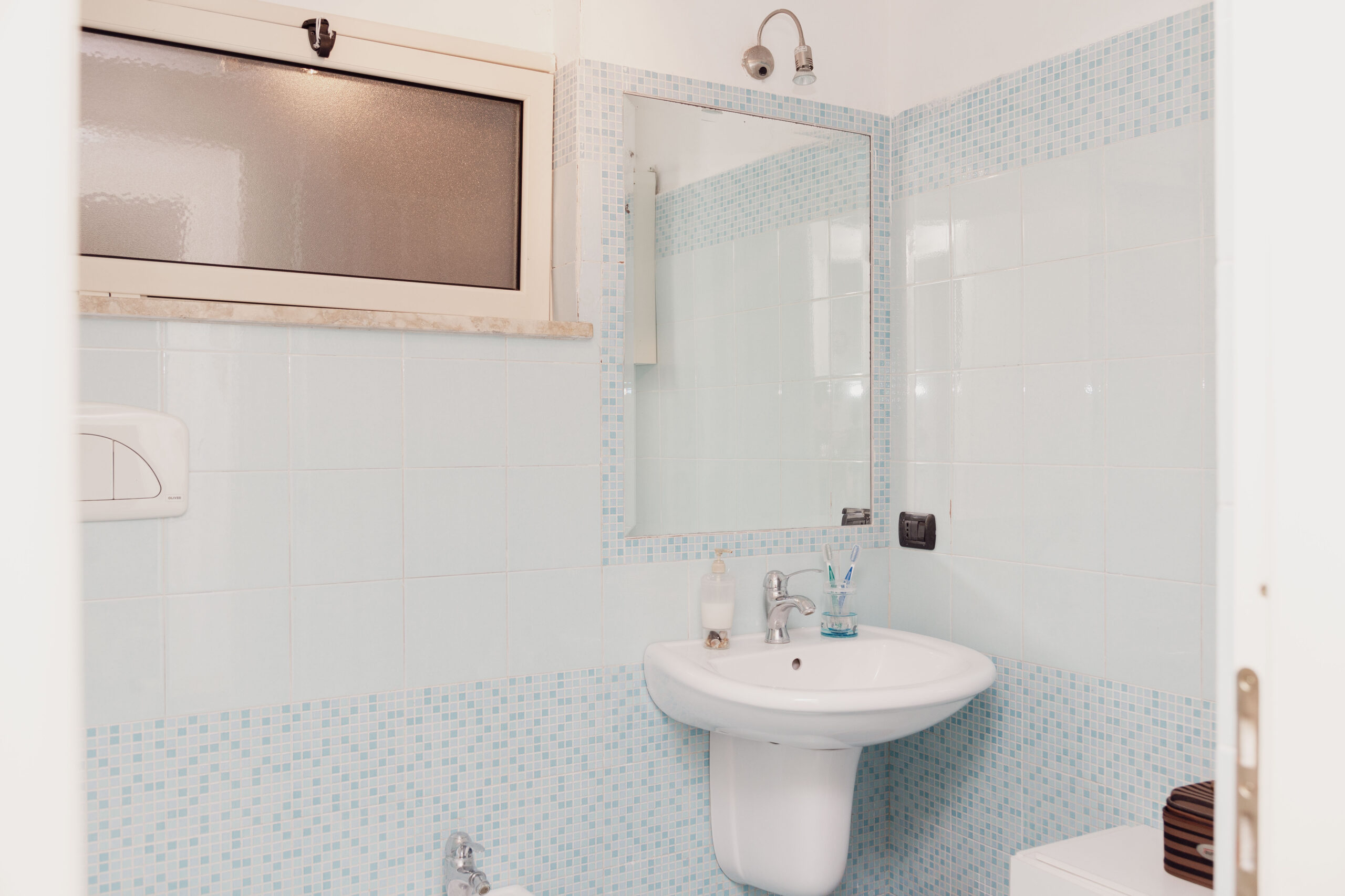 Villa Bellavista - semi-detached house in Staletti, panoramic sea views, private parking.