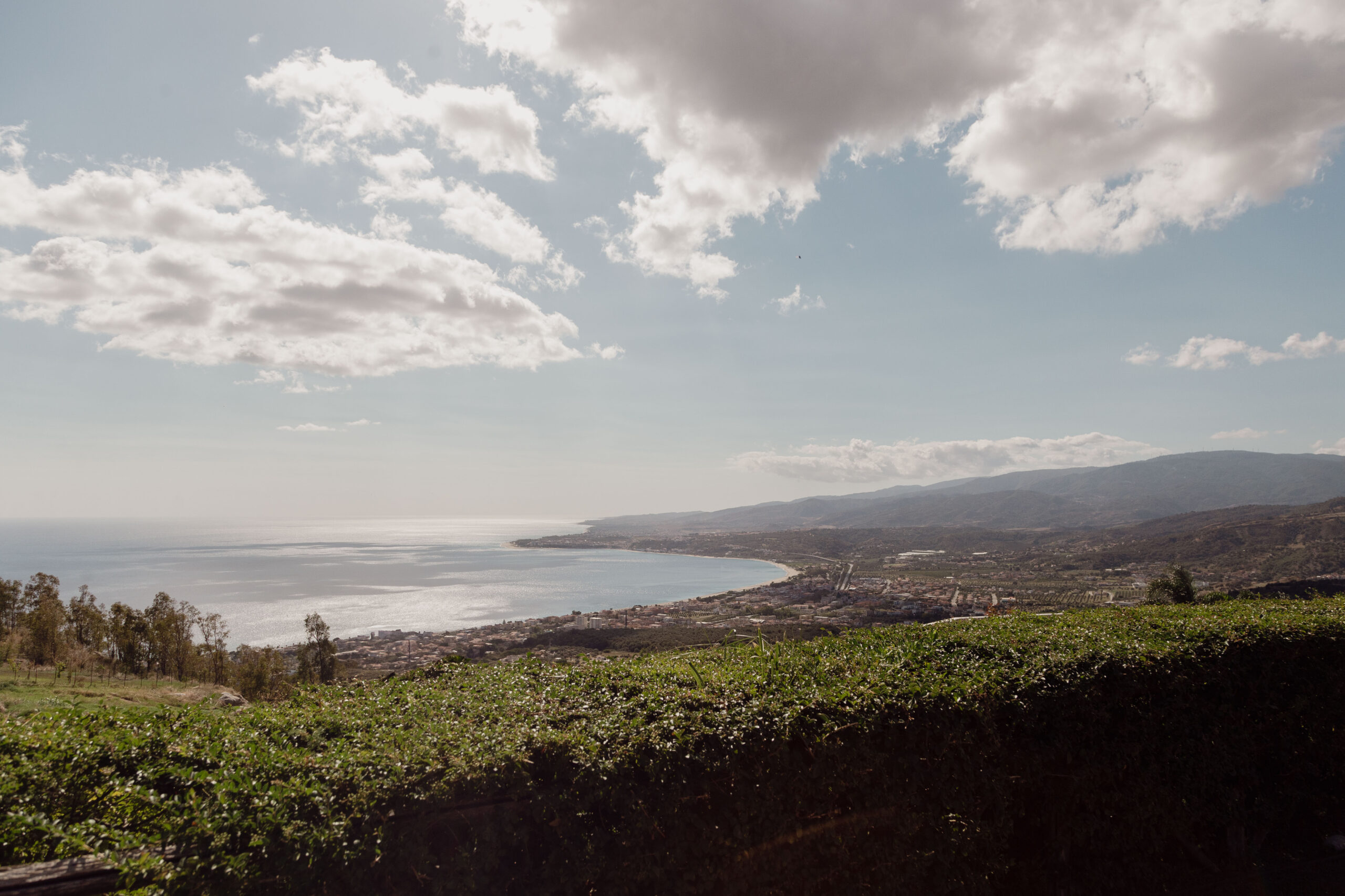 Villa Bellavista - semi-detached house in Staletti, panoramic sea views, private parking.