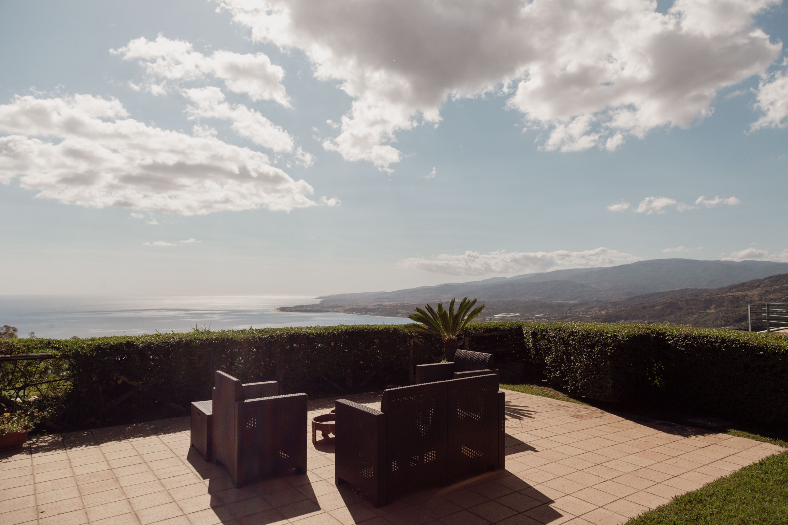 Villa Bellavista - semi-detached house in Staletti, panoramic sea views, private parking.