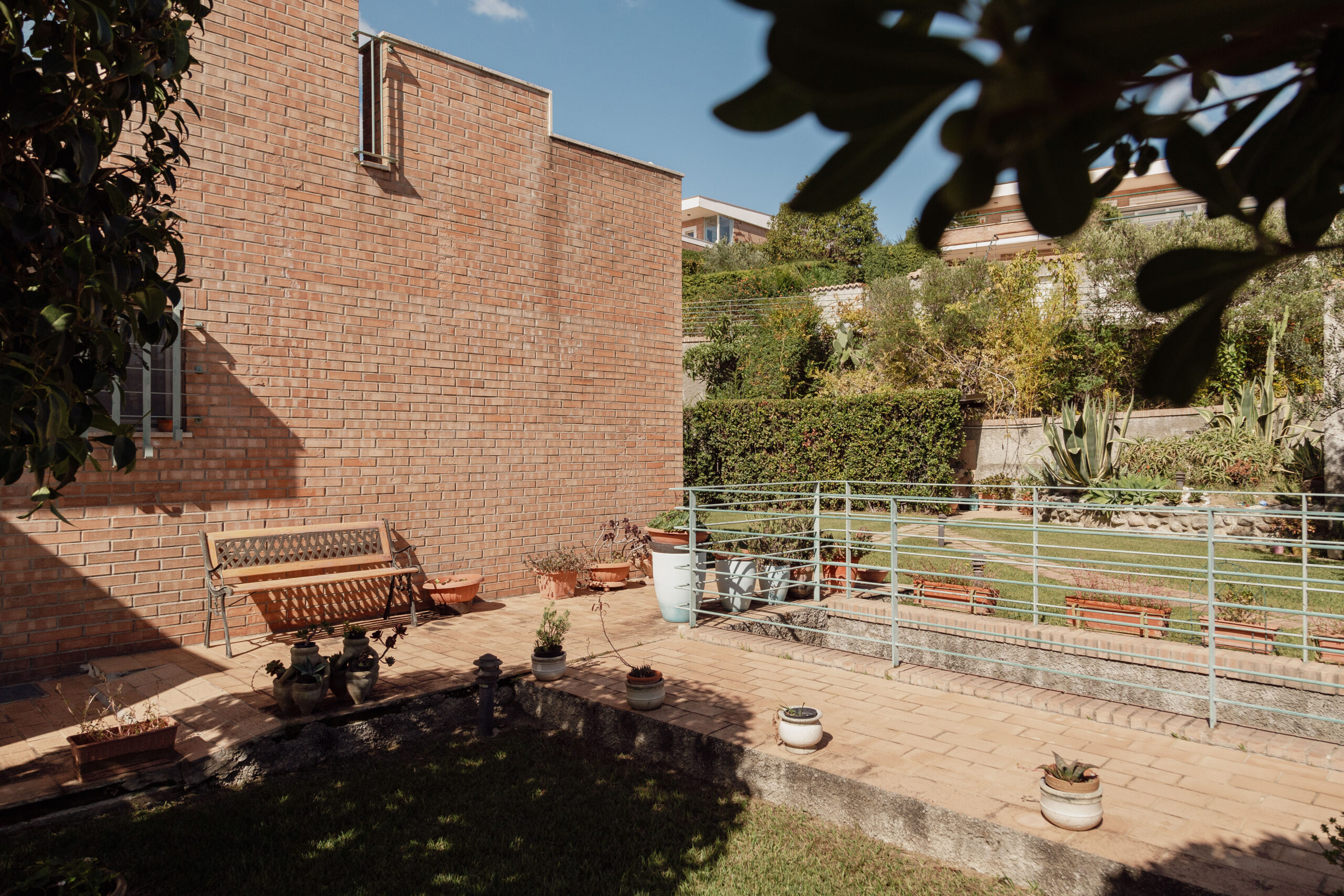 Villa Bellavista - semi-detached house in Staletti, panoramic sea views, private parking.