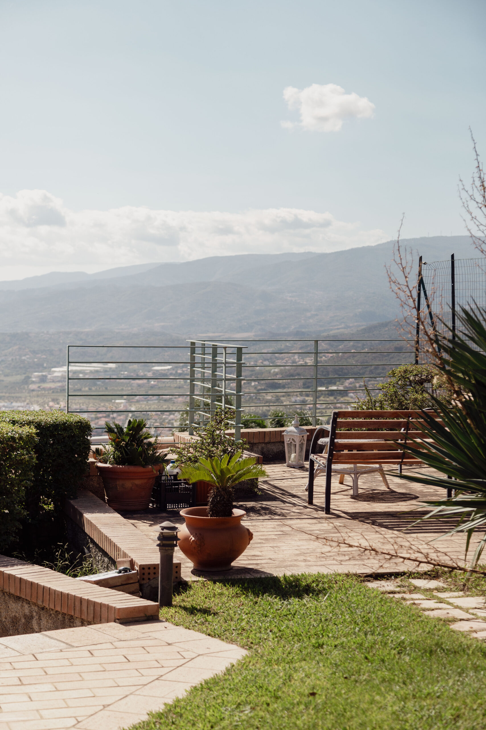 Villa Bellavista - semi-detached house in Staletti, panoramic sea views, private parking.